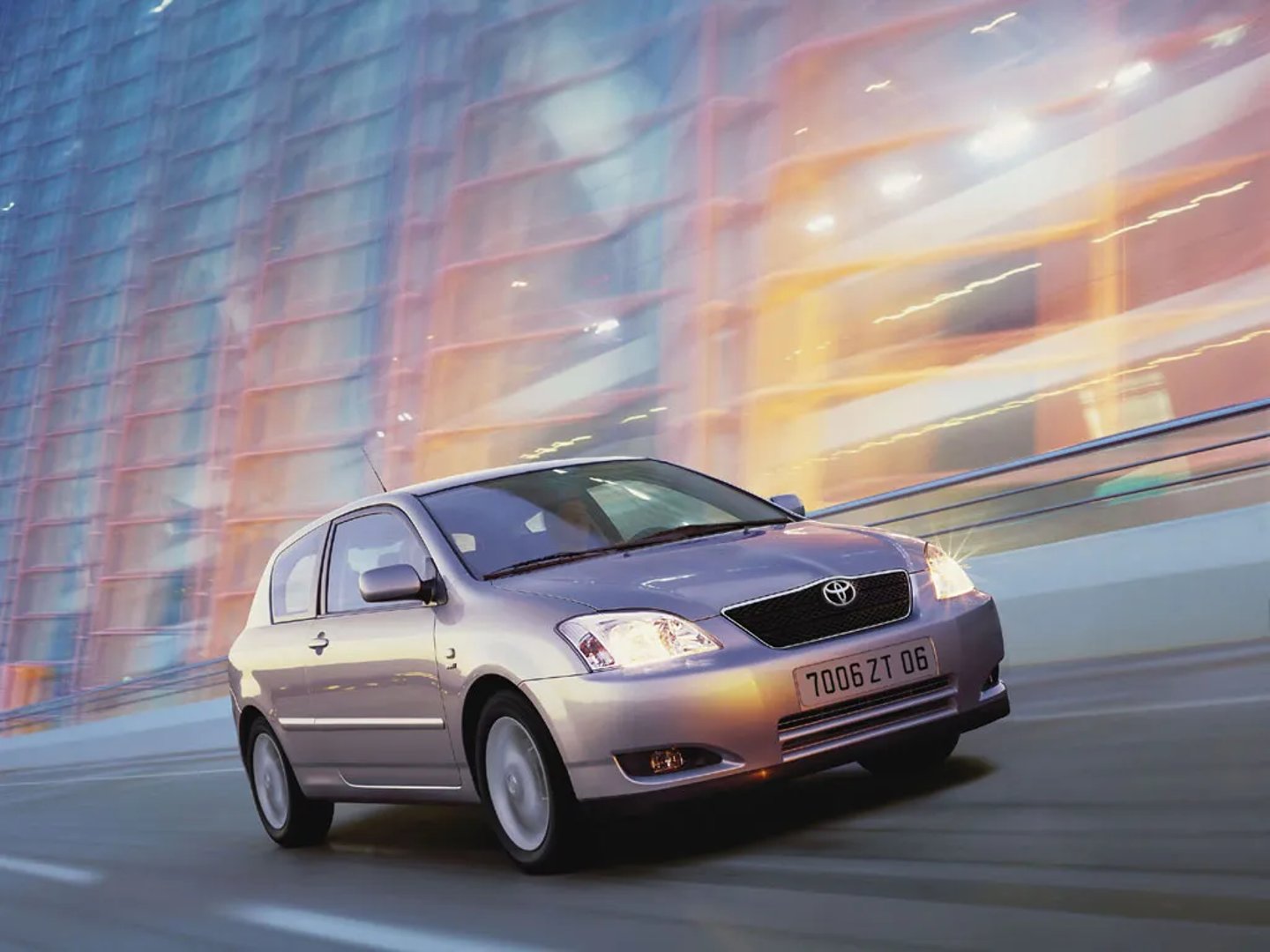 Toyota_Corolla_9_generation__Hatchback_3-door__11.jpg