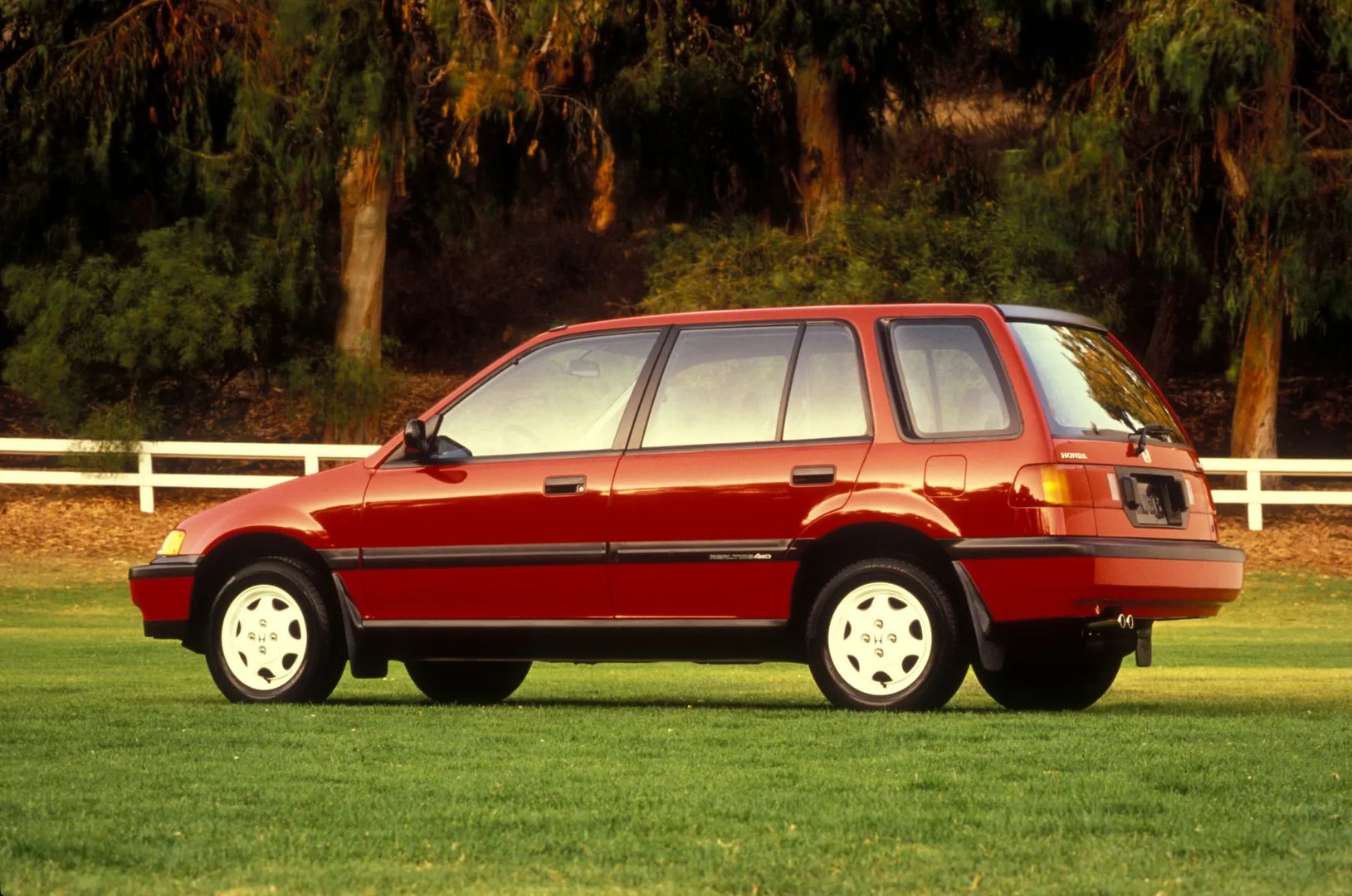 Honda_Civic_(USA)_4_generation__Estate_5-door__1.jpg