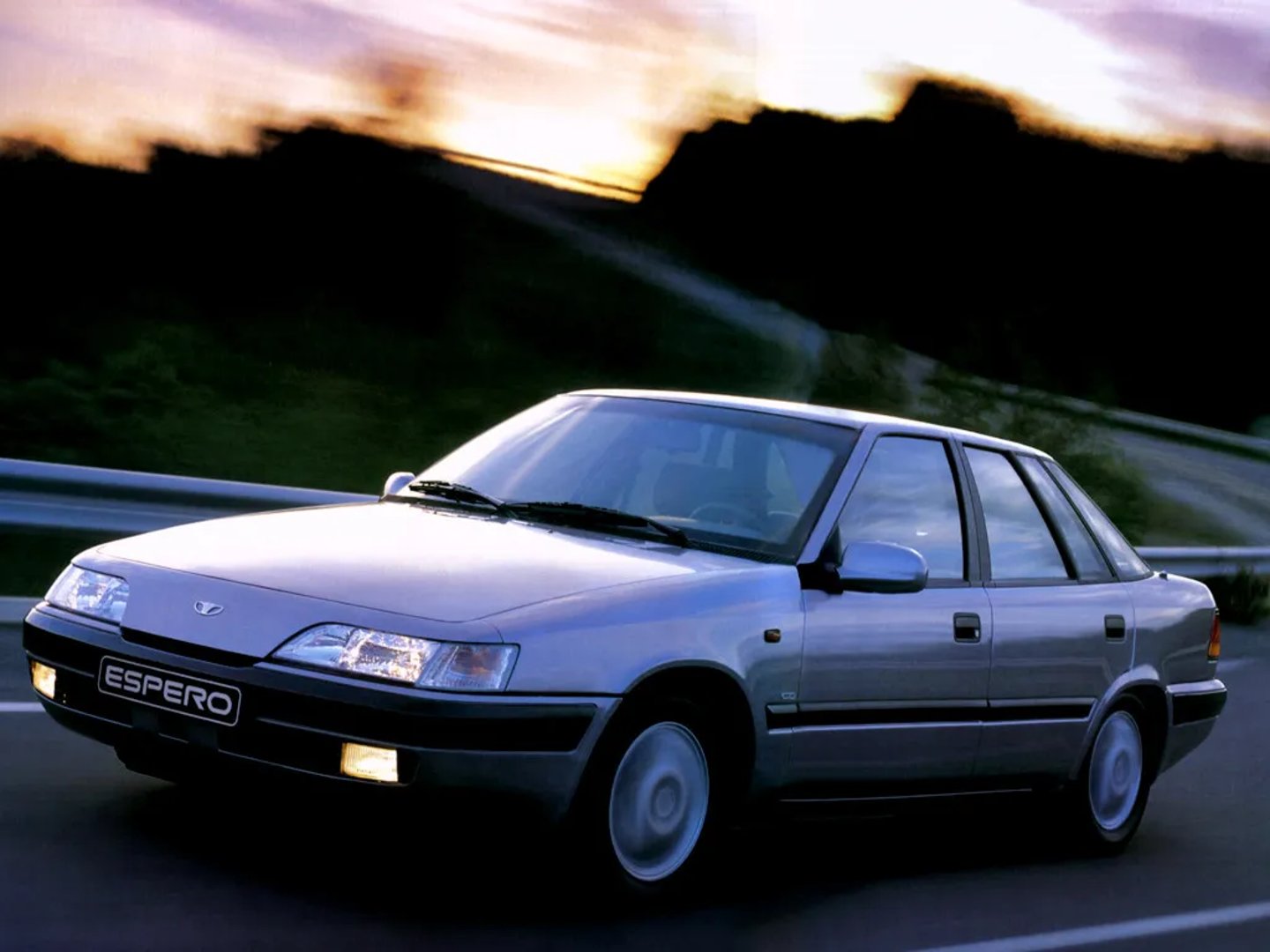Daewoo_Espero_1_generation__Sedan__6.jpg