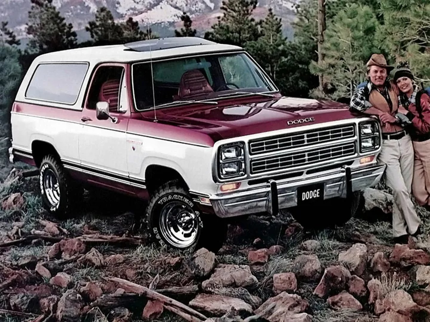 Dodge_Ramcharger_1_generation__SUV_3-doors__11.jpg