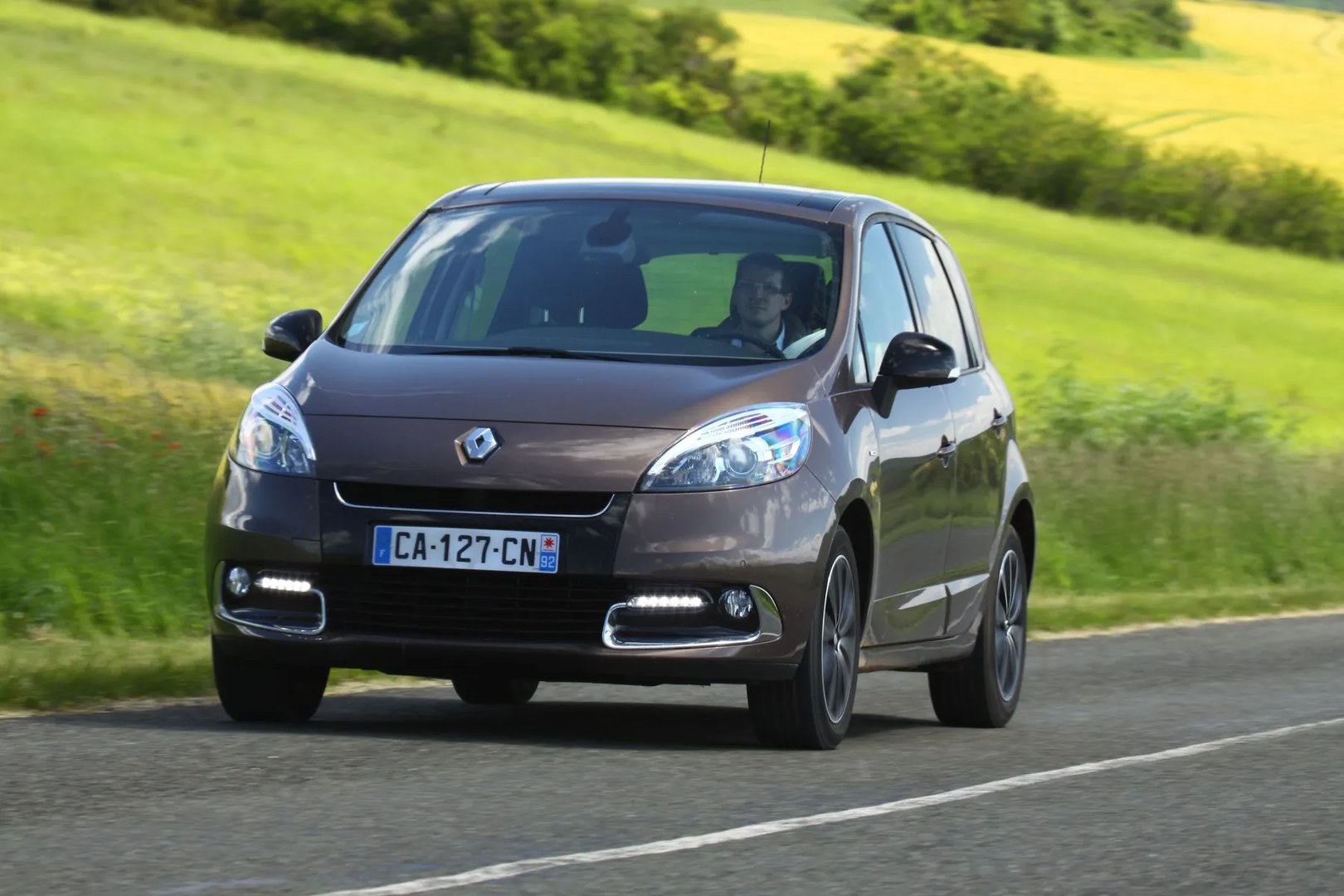Renault_Scenic_3_generation_restyling__Compact_Van__1.jpg