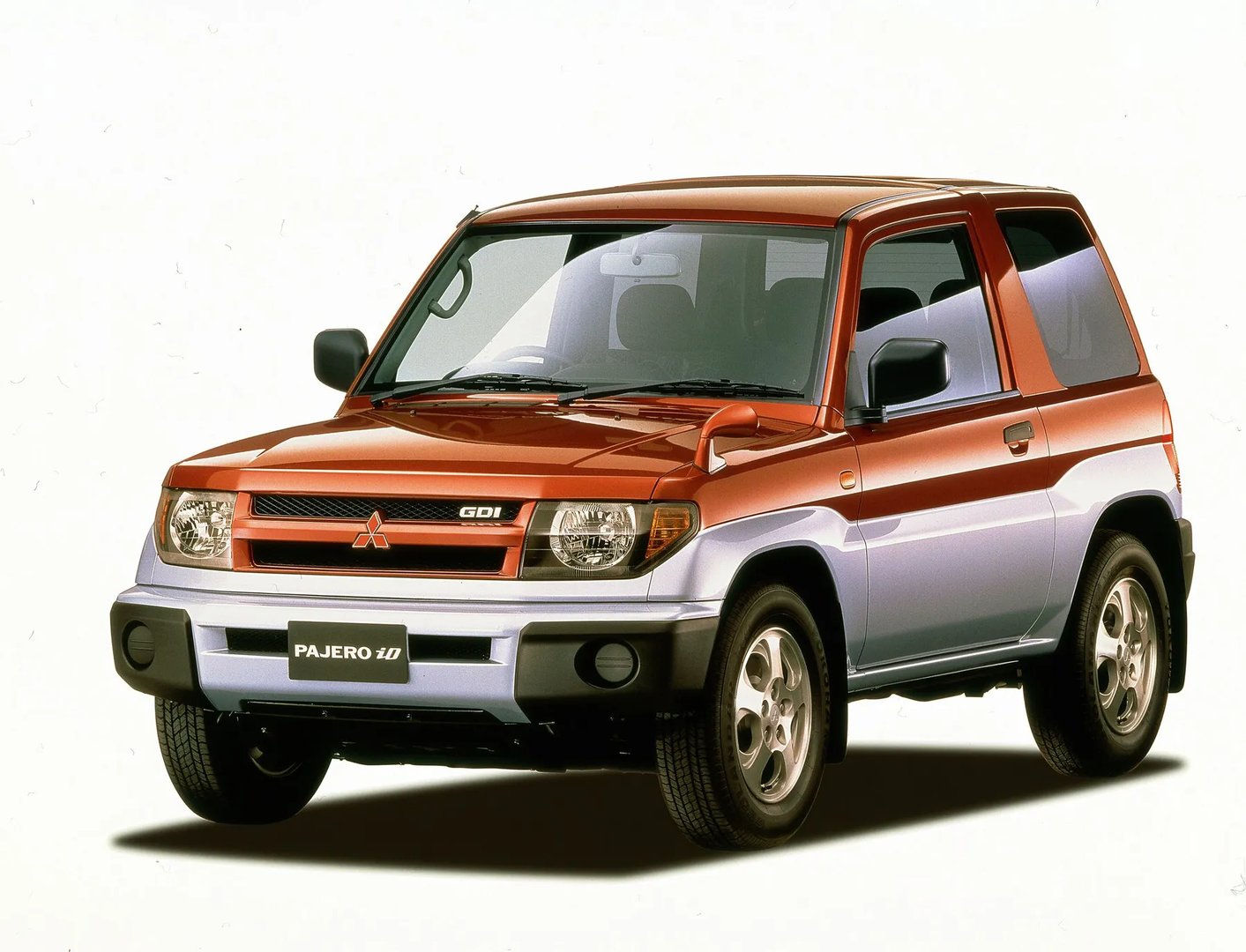 Mitsubishi_Pajero_iO_1_generation__SUV_3-doors__3.jpg