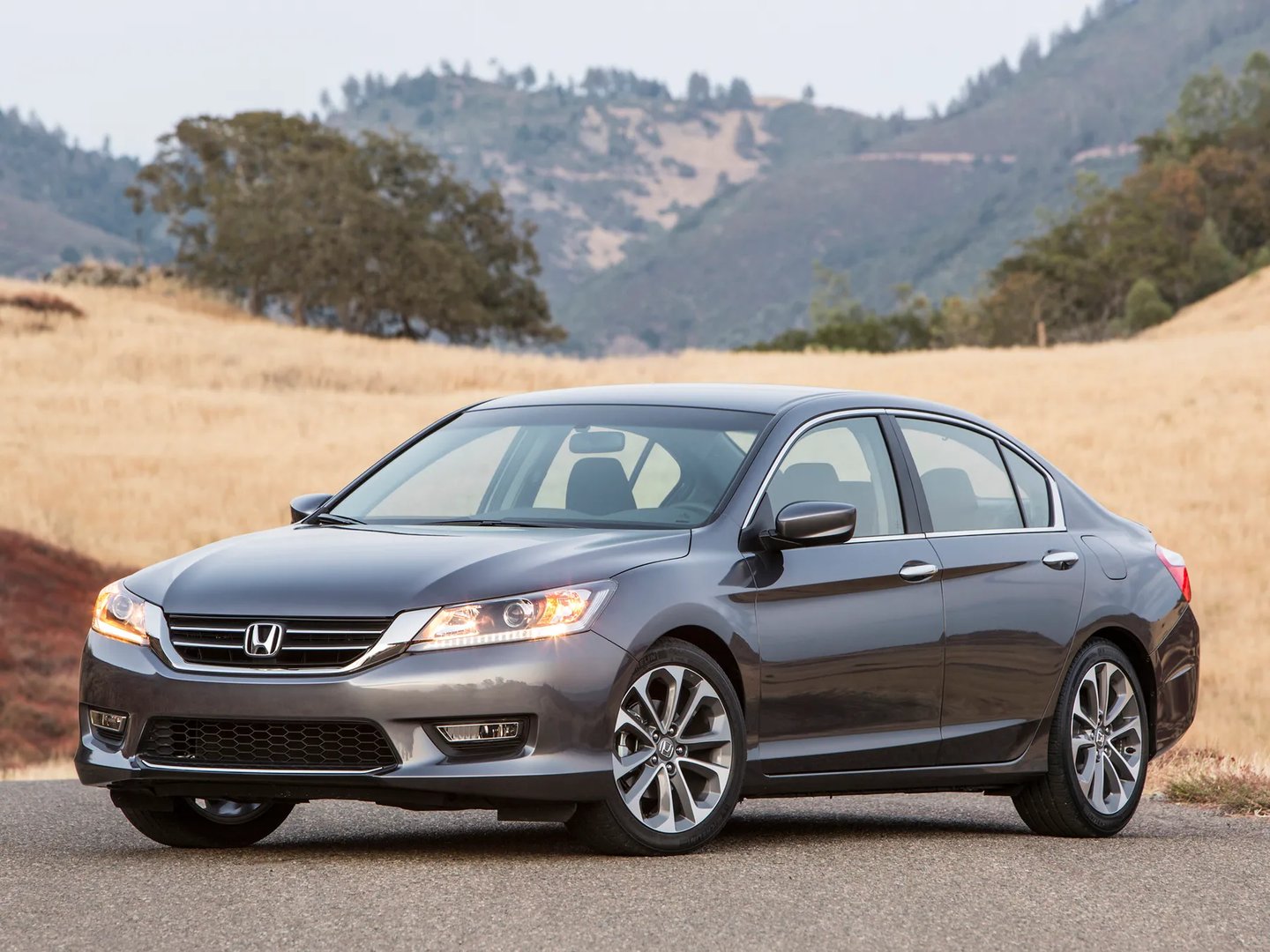 Honda_Accord_9_generation__Sedan__10.jpg