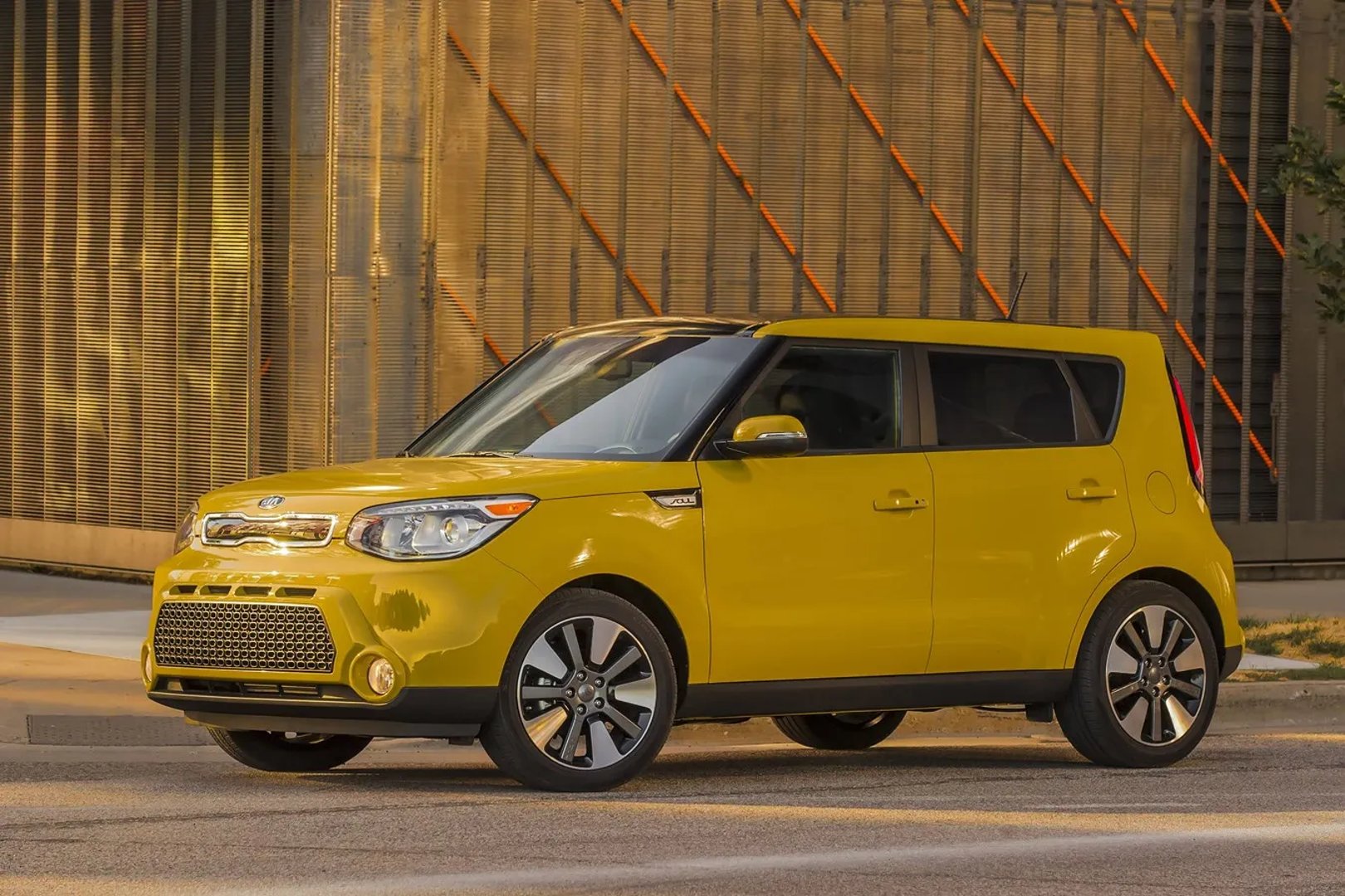 Kia_Soul_2_generation__Hatchback_5-door__1.jpg