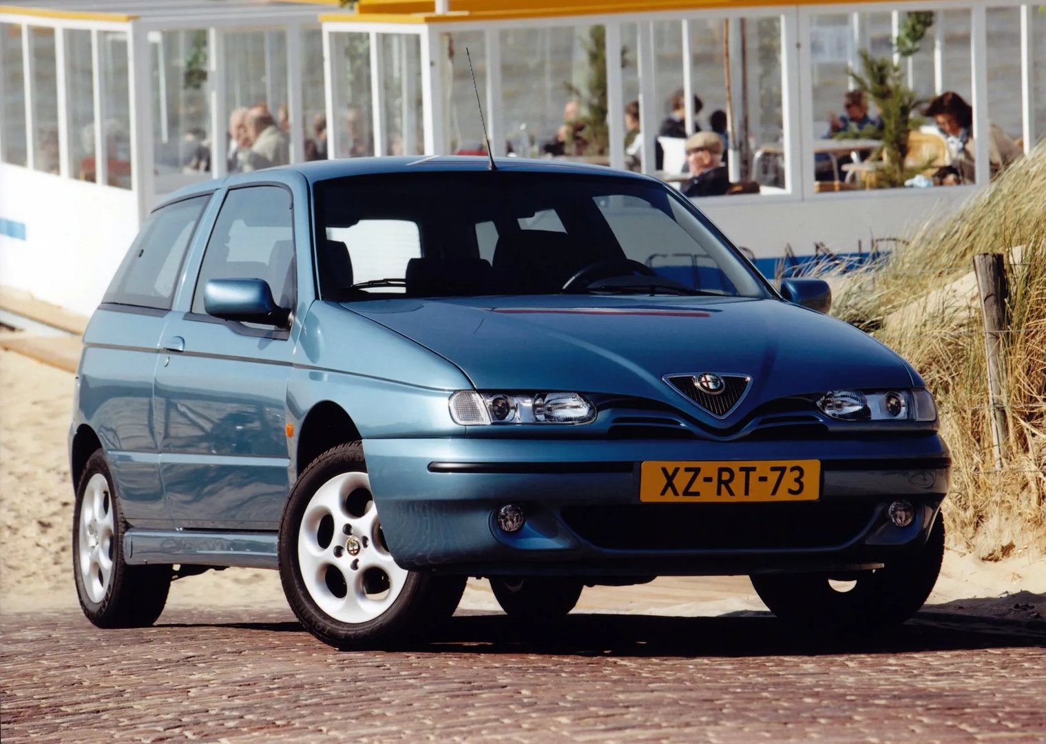 Alfa Romeo_145_1_generation_restyling__Mini_3-doors__2.jpg