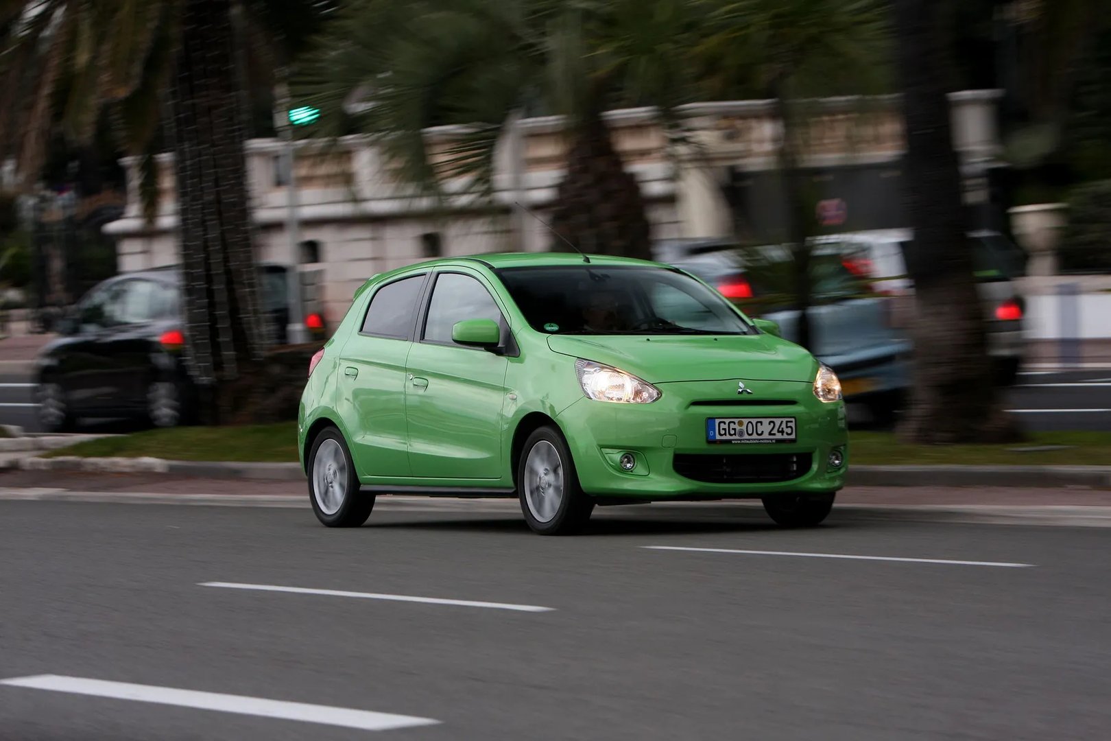 Mitsubishi_Space_Star_2_generation__Hatchback_5-door__5.jpg