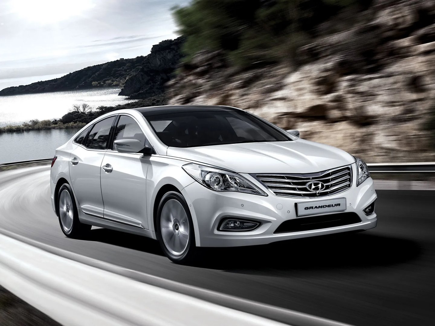 Hyundai_Grandeur_5_generation__Sedan__5.jpg