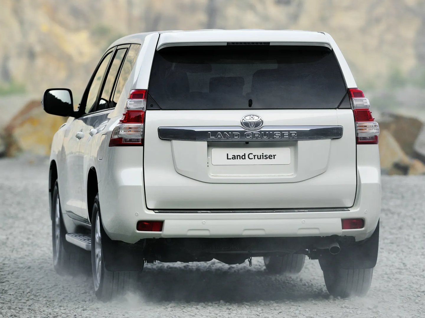 Toyota_Land_Cruiser_4_generation_restyling__SUV_5-doors__8.jpg