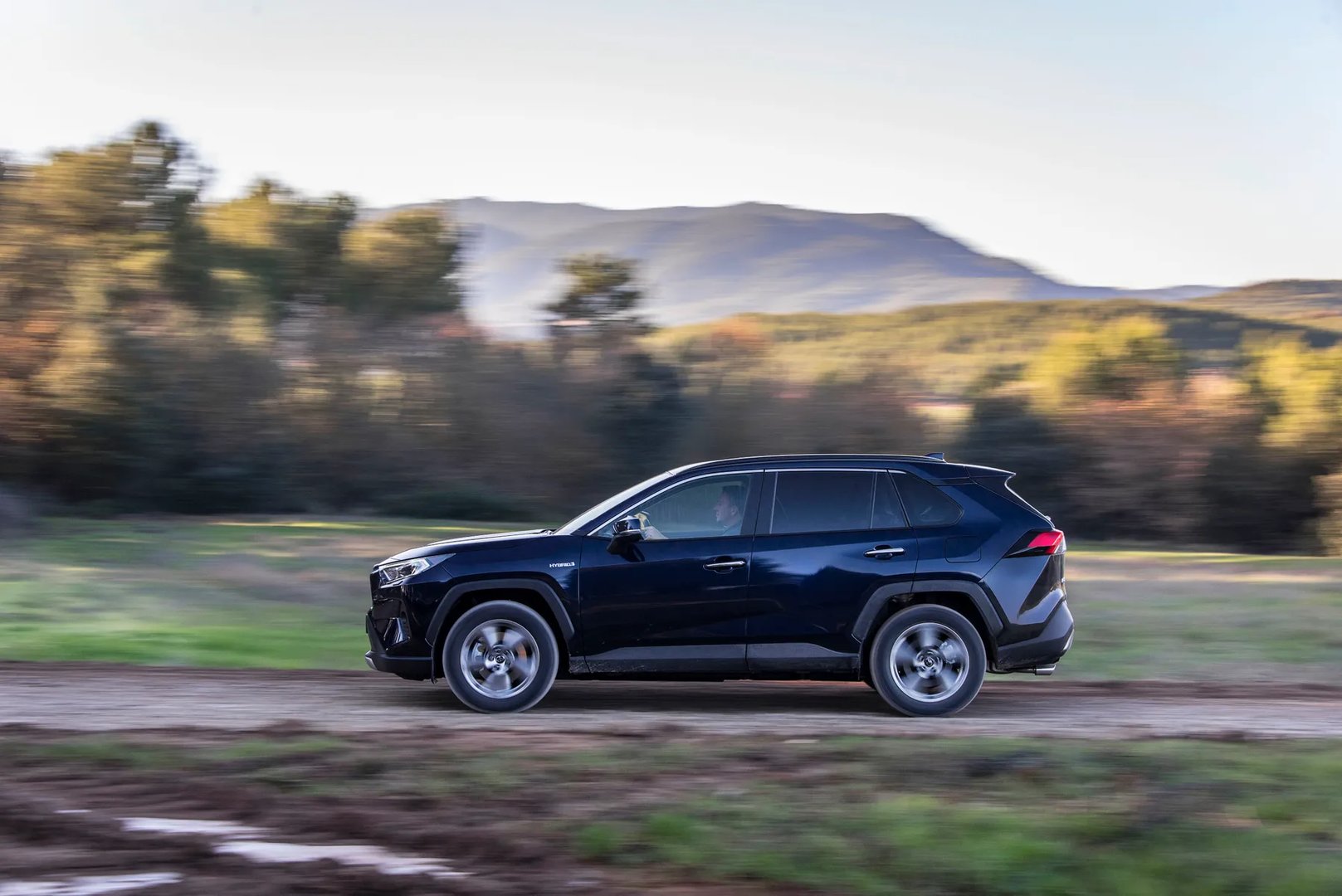 Toyota_RAV4_5_generation__SUV_5-doors__8.jpg
