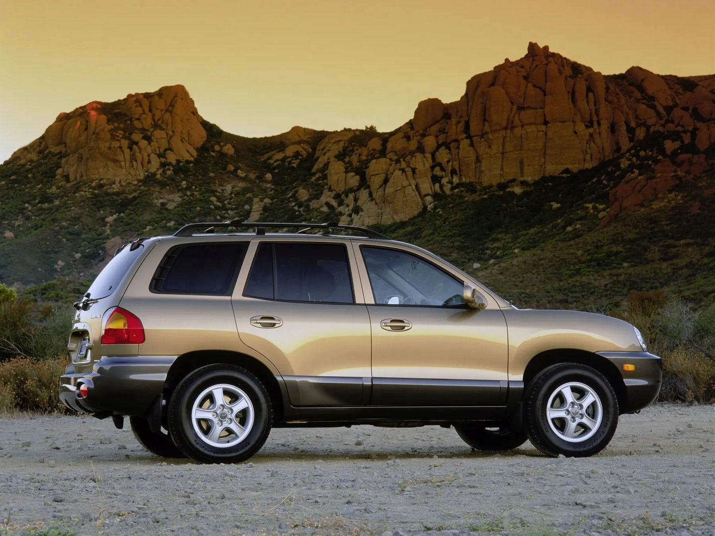 Hyundai_Santa_Fe_1_generation__SUV_5-doors__5.jpg