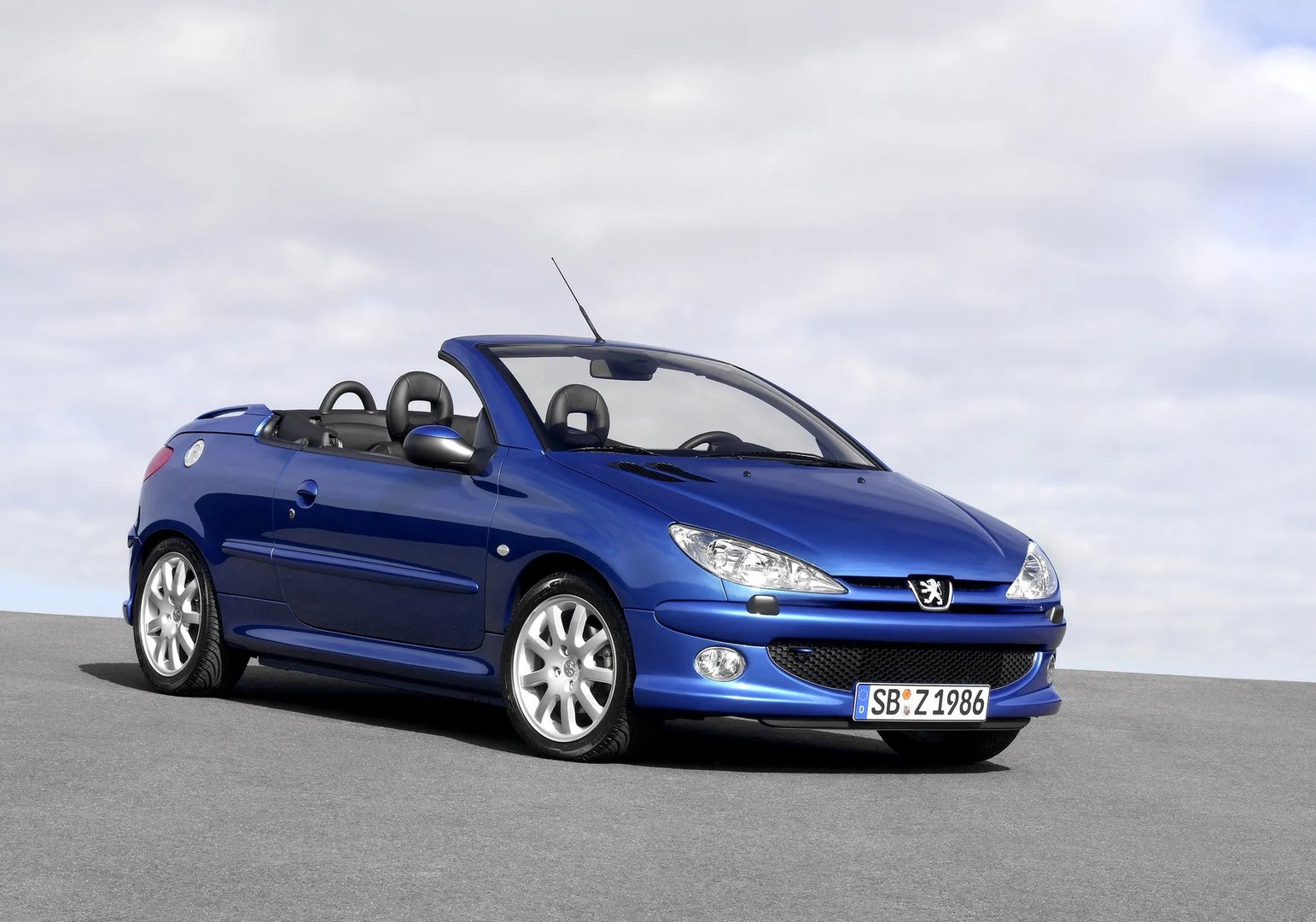 Peugeot_206_1_generation__Cabrio__8.jpg