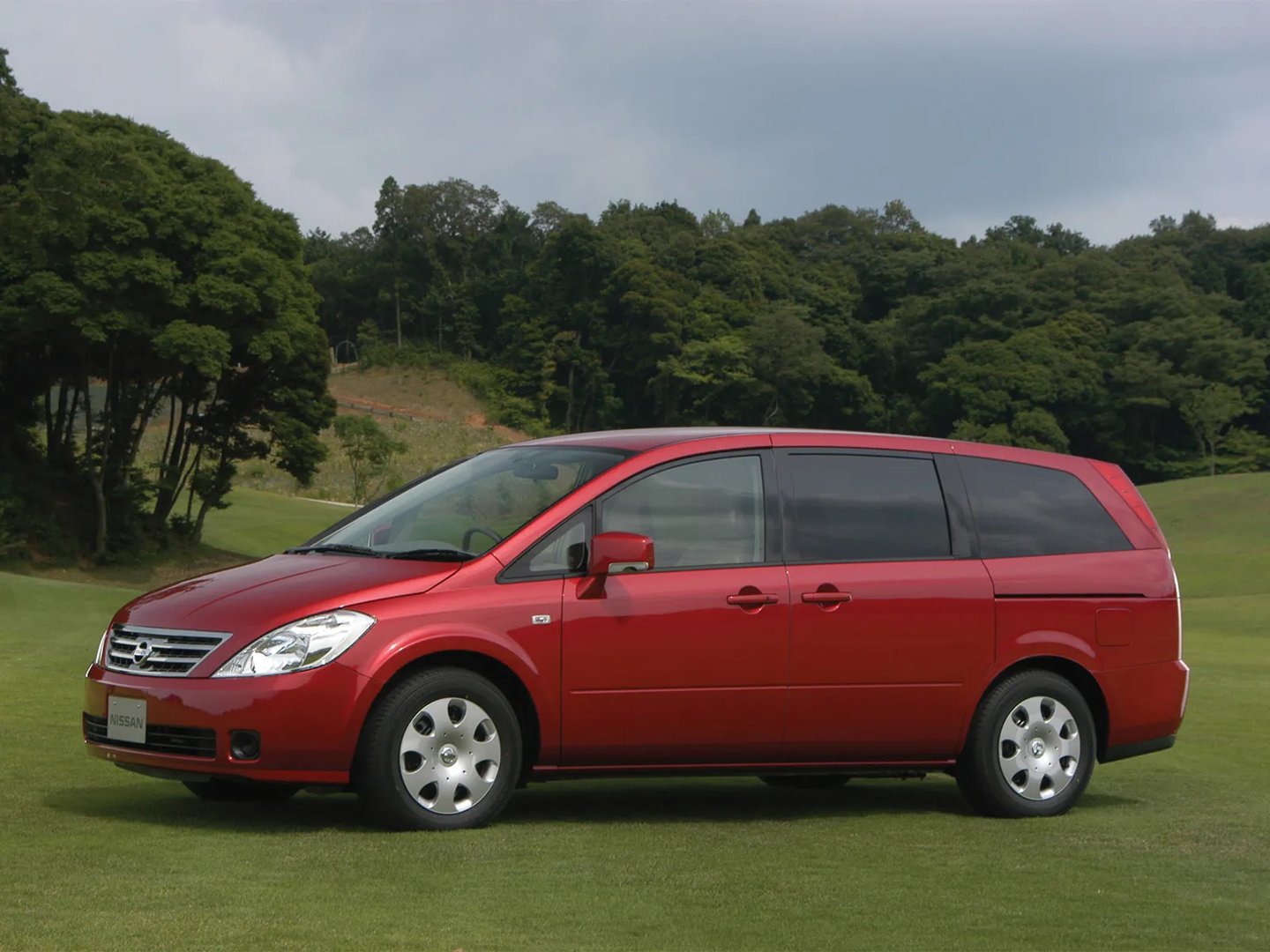 Nissan_Presage_2_generation__Minivan__3.jpg