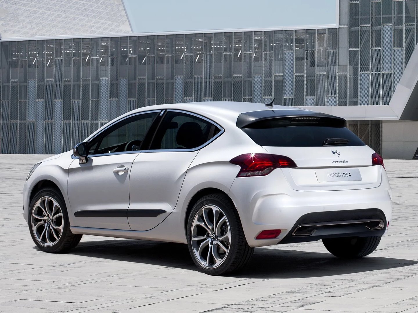 Citroen_DS4_1_generation__Hatchback_5-door__4.jpg