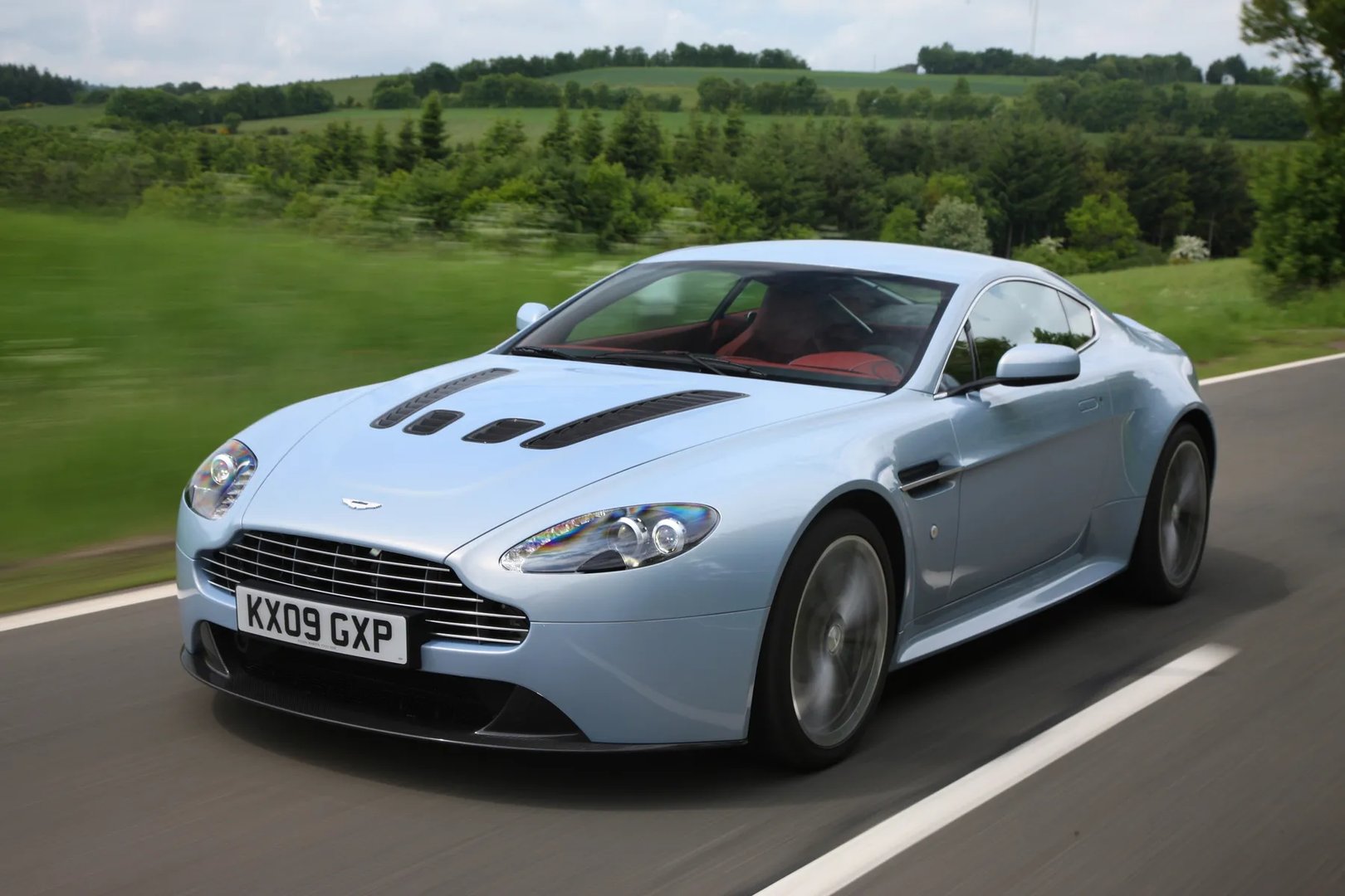 Aston Martin V12 Vantage 1 generation  Coupe