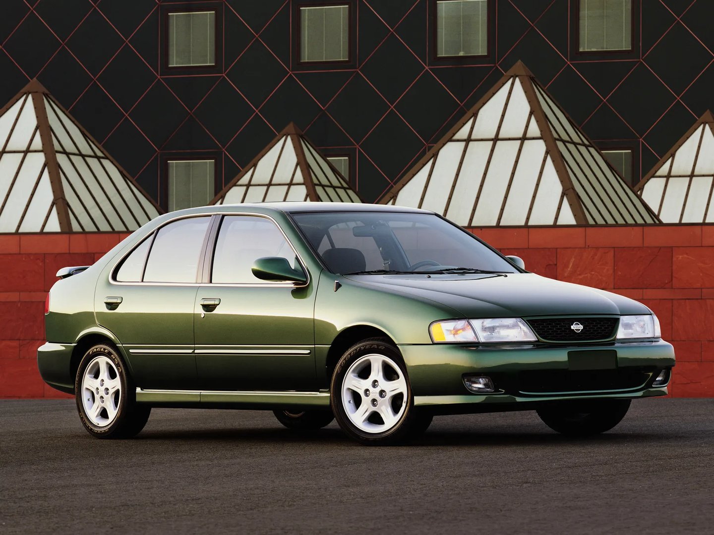 Nissan_Sentra_4_generation__Sedan__2.jpg
