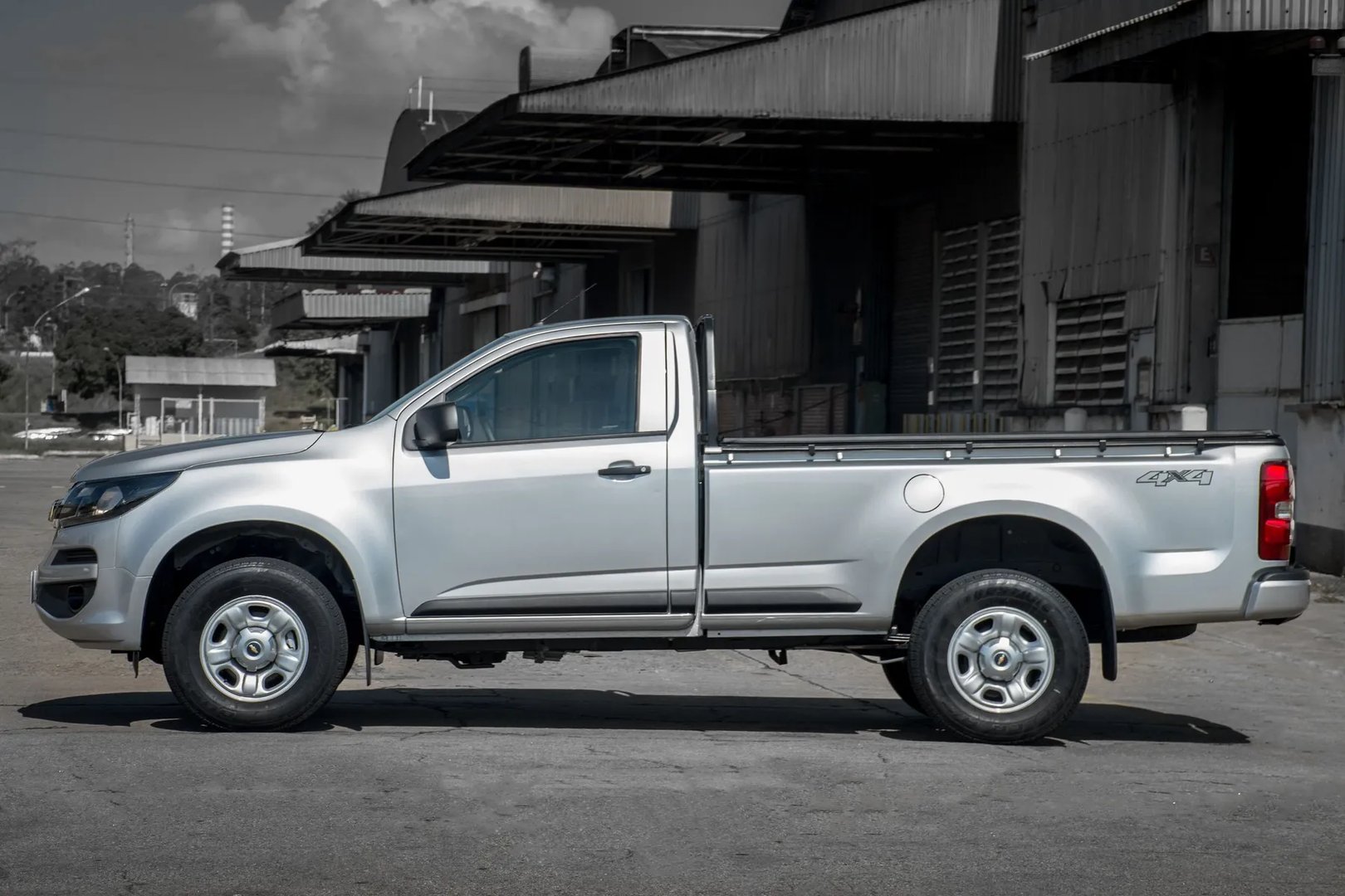 Chevrolet_S-10_Pickup_3_generation_restyling__Pickup_single-cab__2.jpg