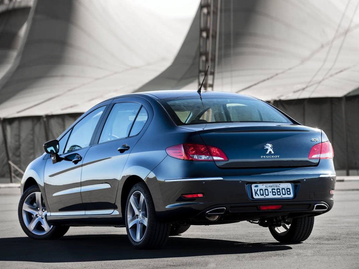 Peugeot_408_1_generation__Sedan__2.jpg