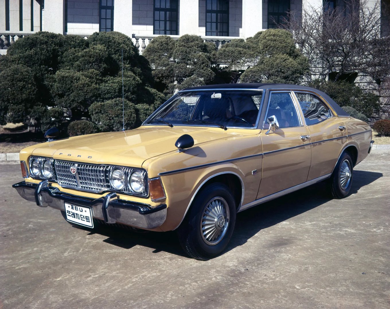 Ford_Cortina_3_generation__Sedan__1.jpg