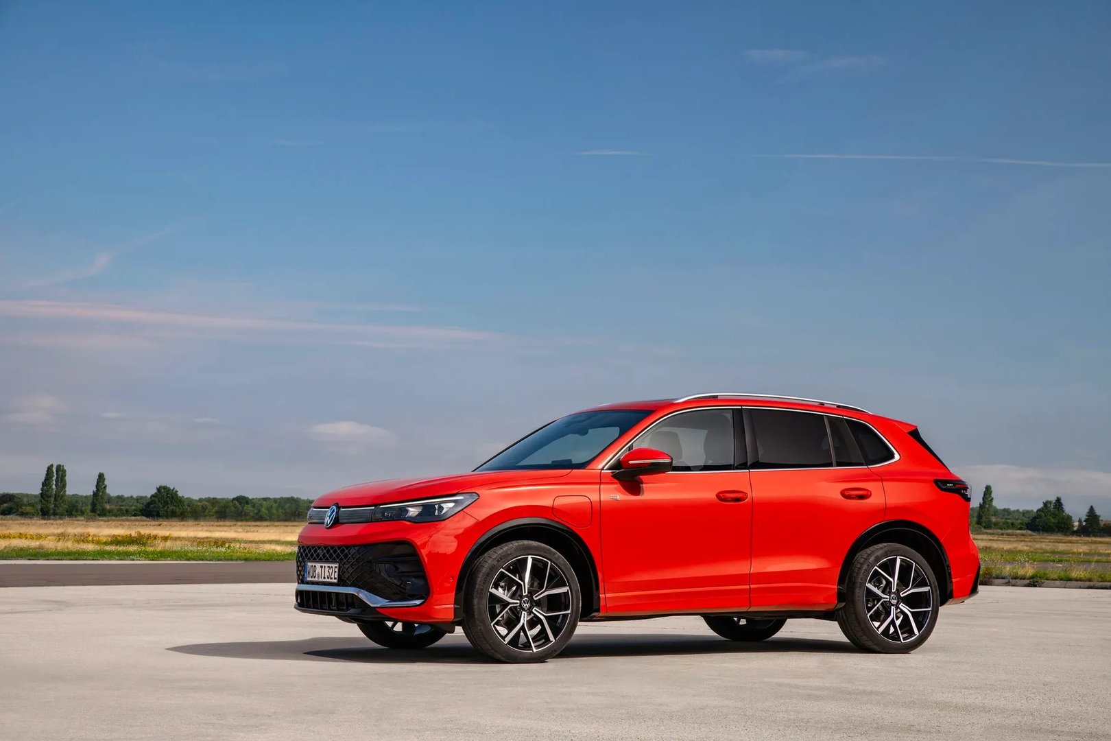 Volkswagen_Tiguan_3_generation__SUV_5-doors__10.jpg