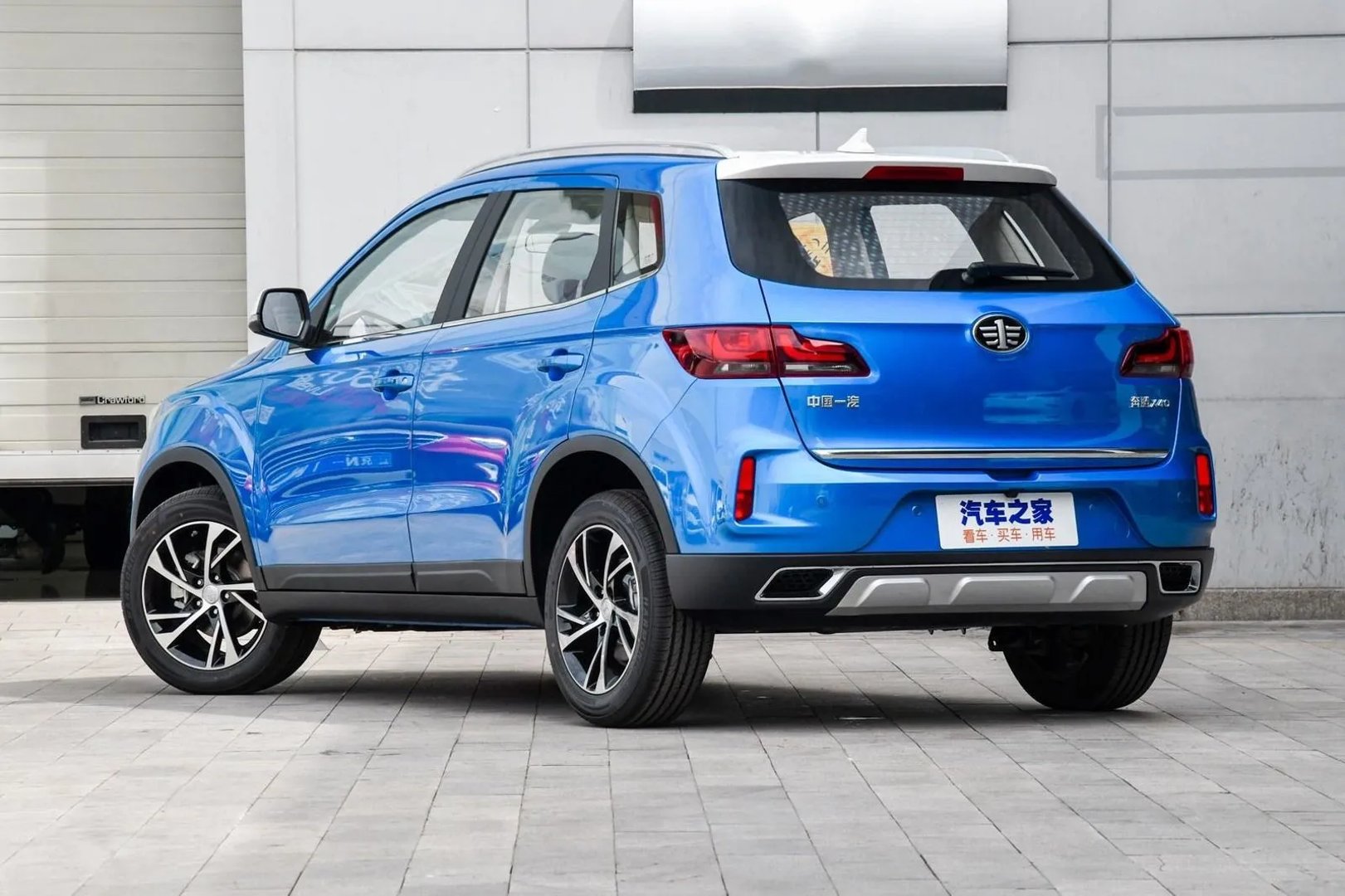 FAW_Besturn_X40_1_generation__SUV_5-doors__1.jpg