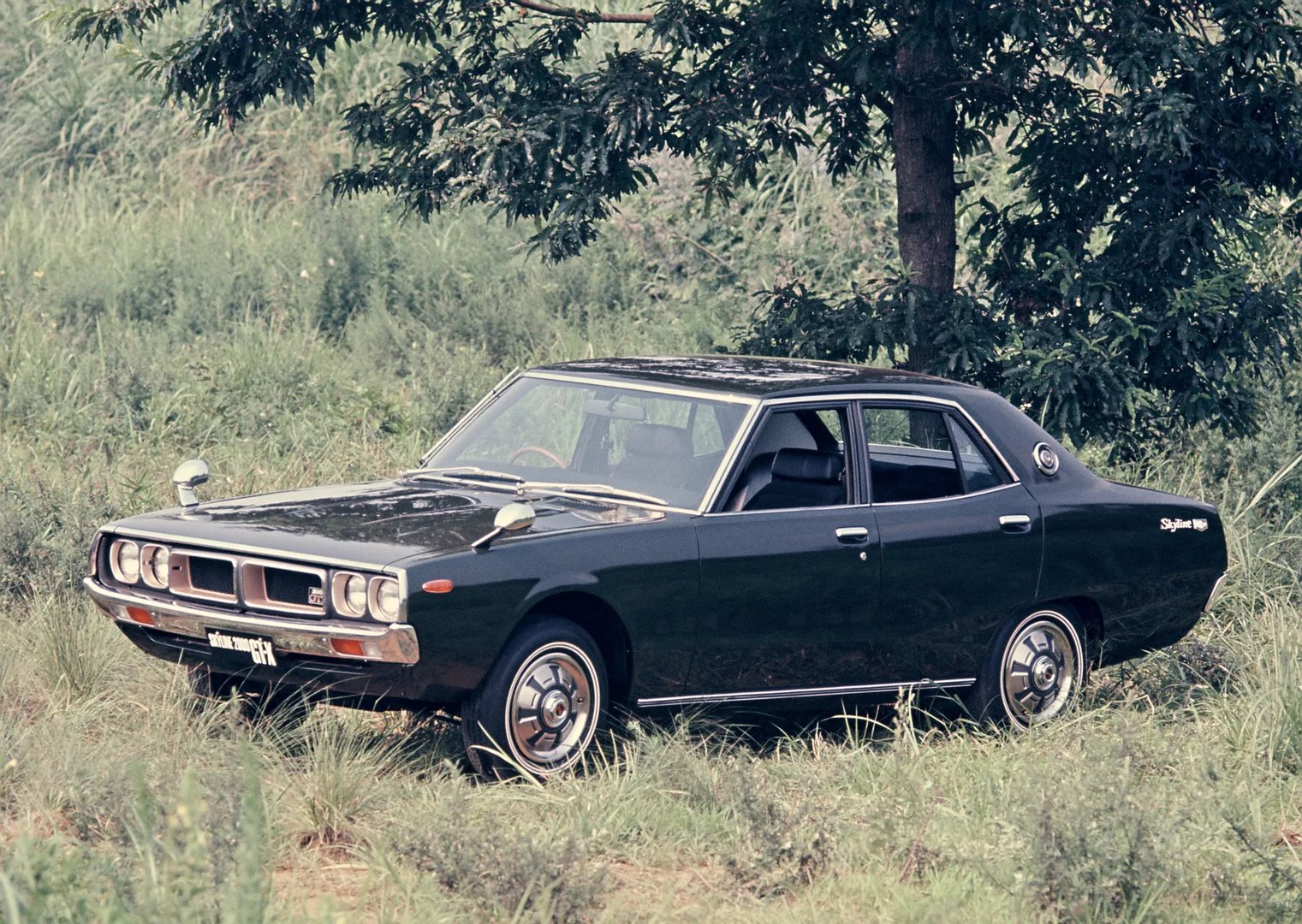 Nissan_Skyline_4_generation__Sedan__5.jpg