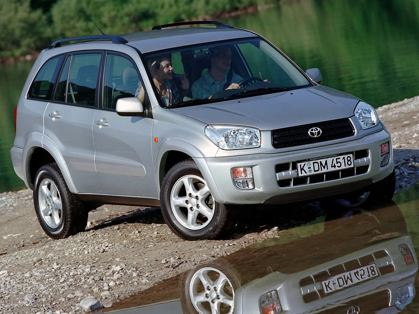 Toyota_RAV4_2_generation__SUV_5-doors__11.jpg