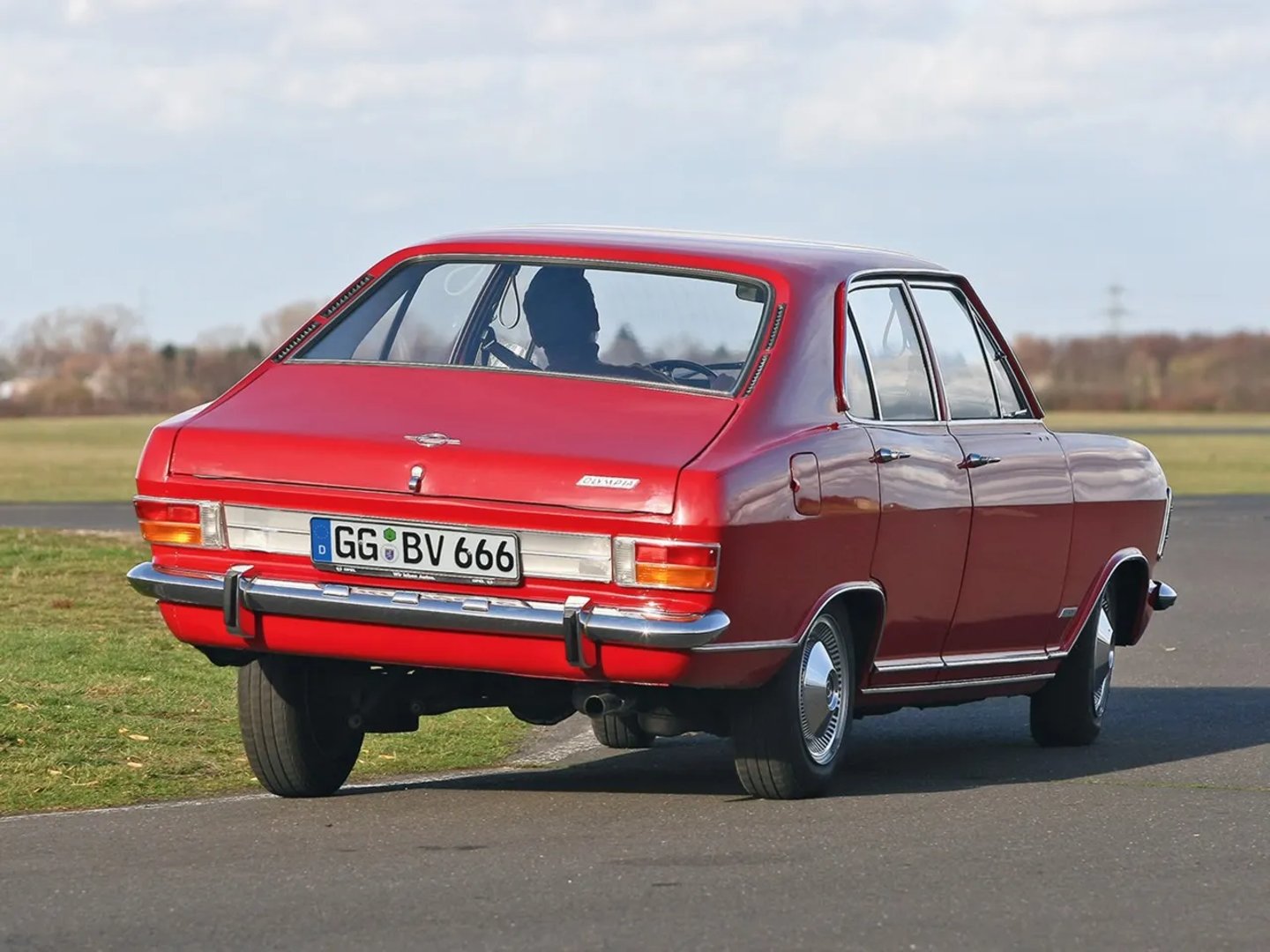 Opel_Olympia_6_generation__Sedan__1.jpg