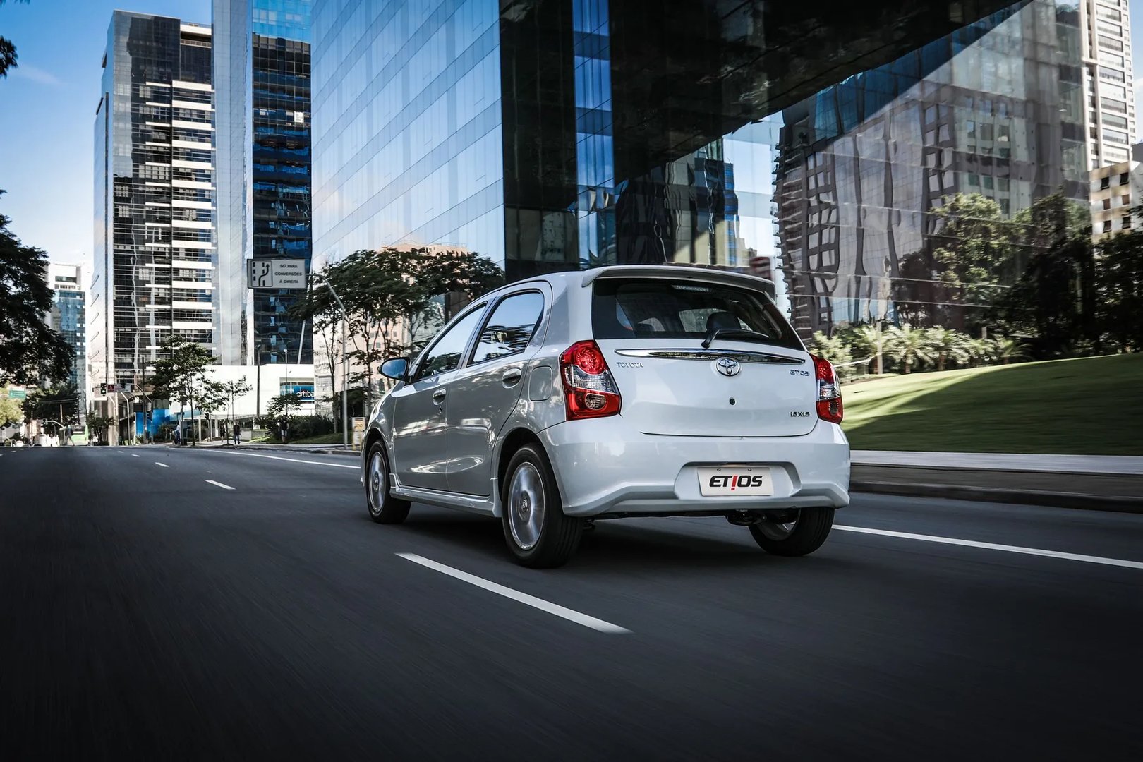 Toyota_Etios_1_generation_restyling__Mini_5-doors__3.jpg