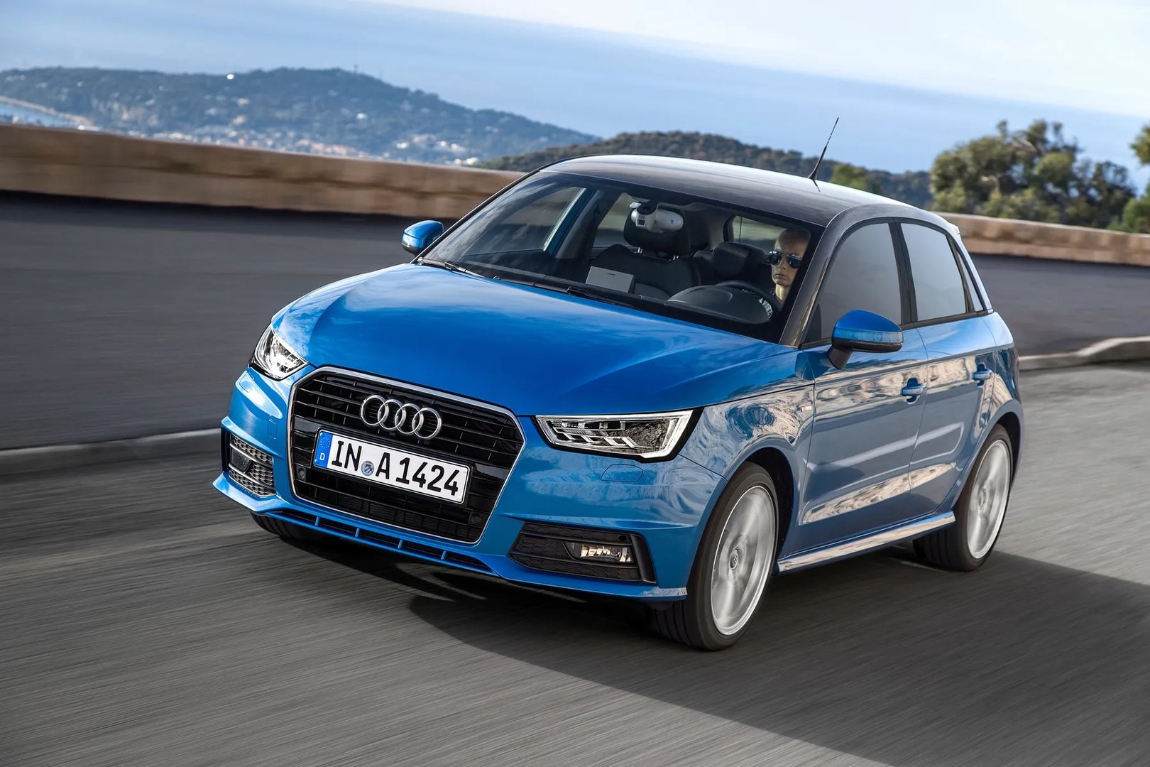 Audi_A1_1_generation_restyling__Mini_5-doors__5.jpg