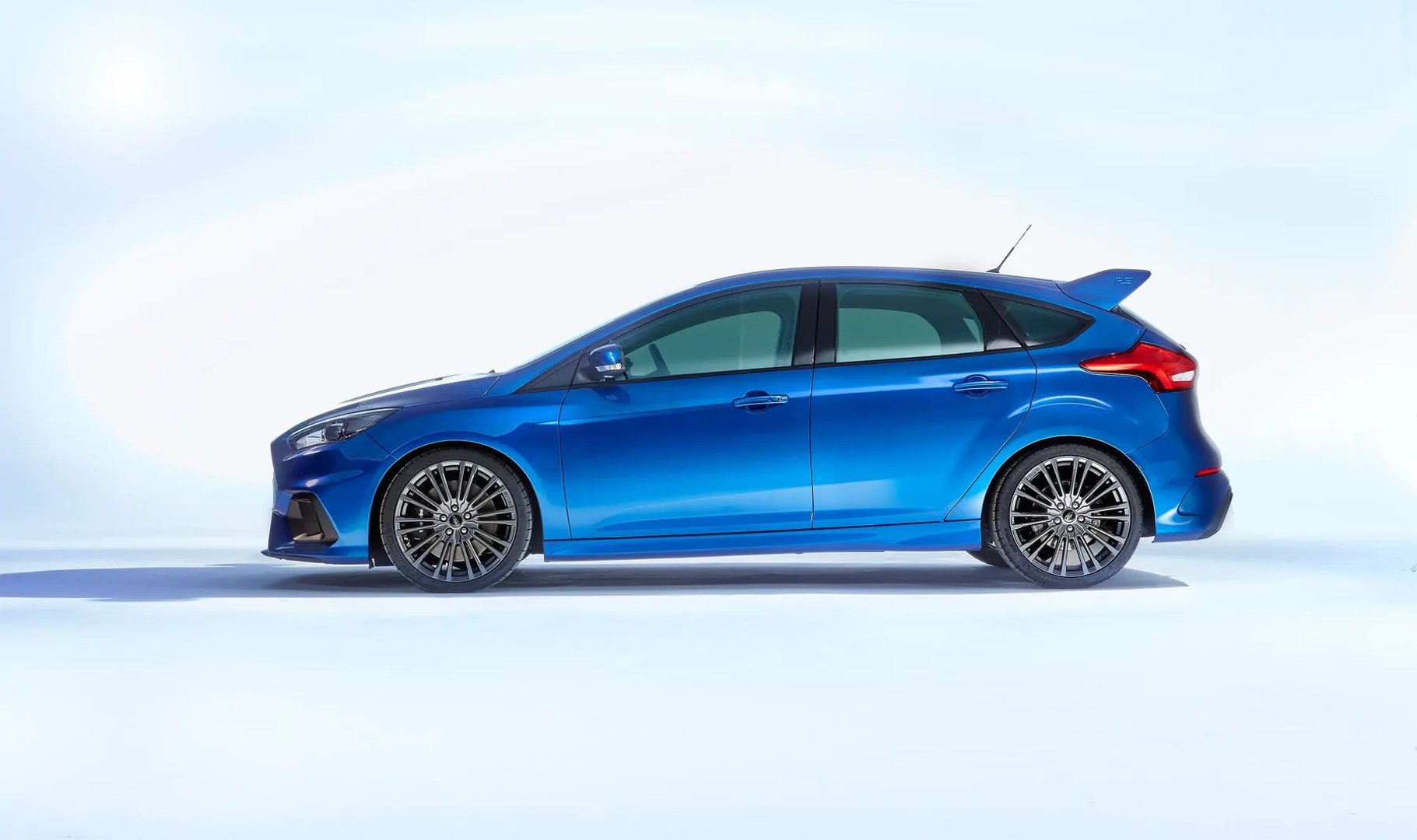 Ford_Focus_RS_3_generation__Hatchback_5-door__7.jpg