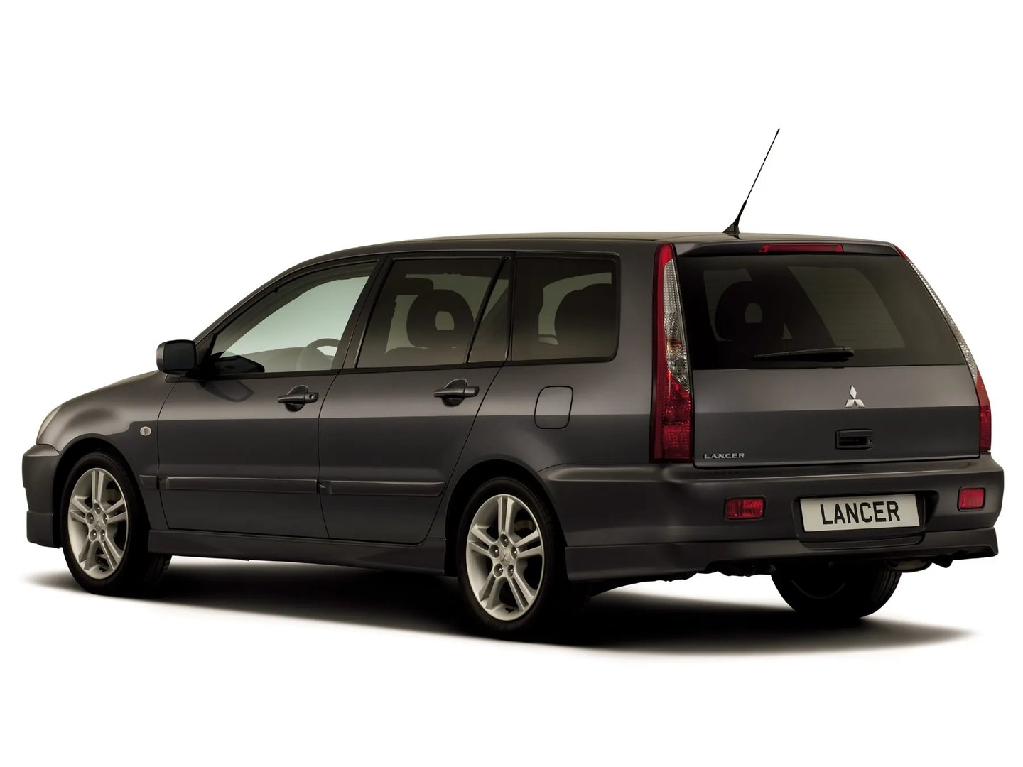 Mitsubishi_Lancer_9_generation_restyling__Estate_5-door__1.jpg