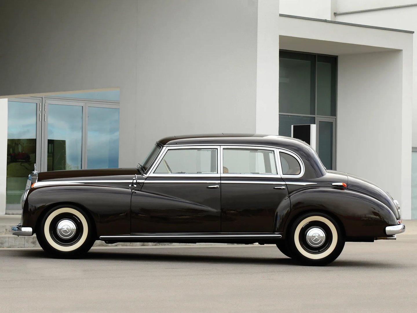 Mercedes_W186_1_generation__Sedan__9.jpg