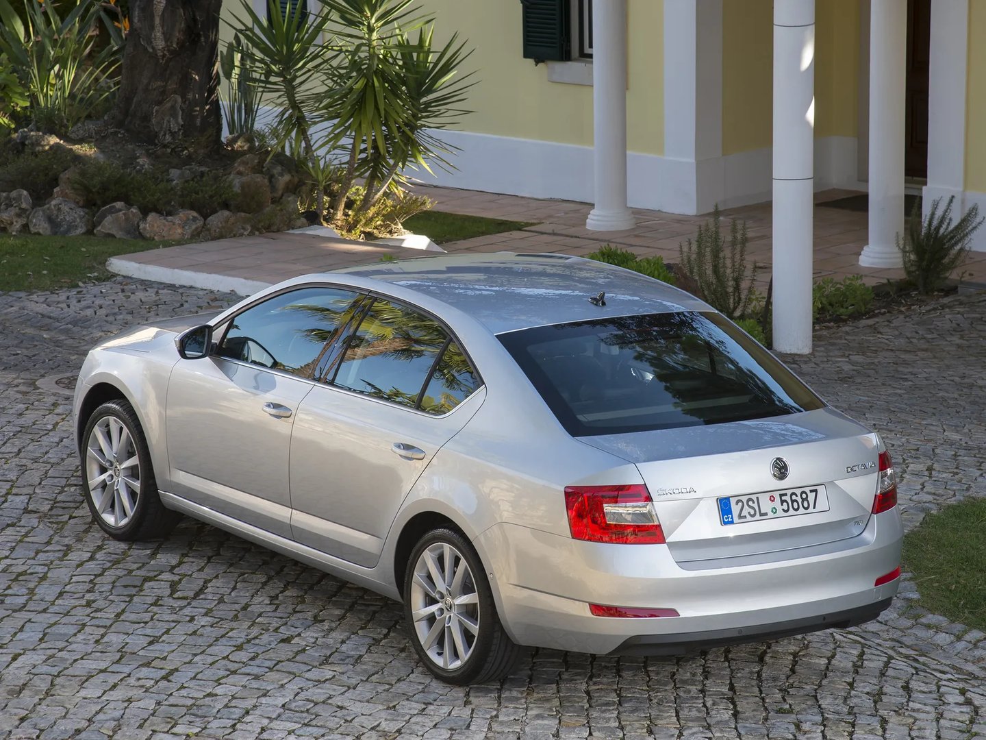 Skoda_Octavia_3_generation__Liftback__3.jpg