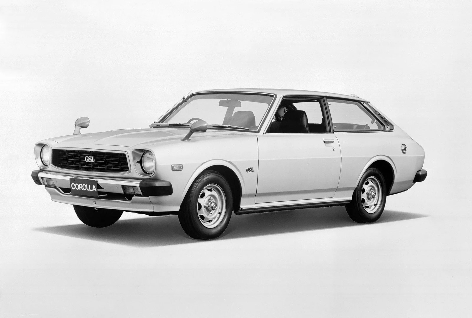 Toyota_Corolla_3_generation__Liftback__3.jpg