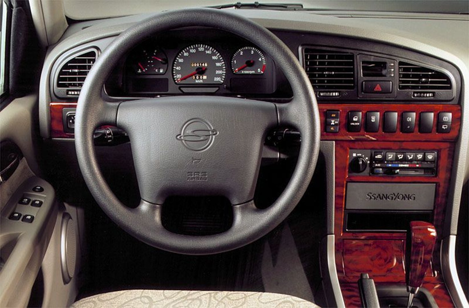 ssangyong_Musso_1_generation_restyling__SUV_5-doors__4.jpg