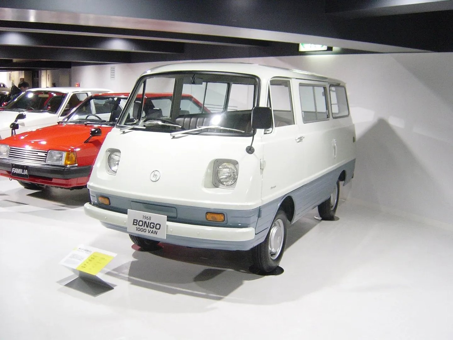 Mazda_Bongo_1_generation__Minivan__2.jpg
