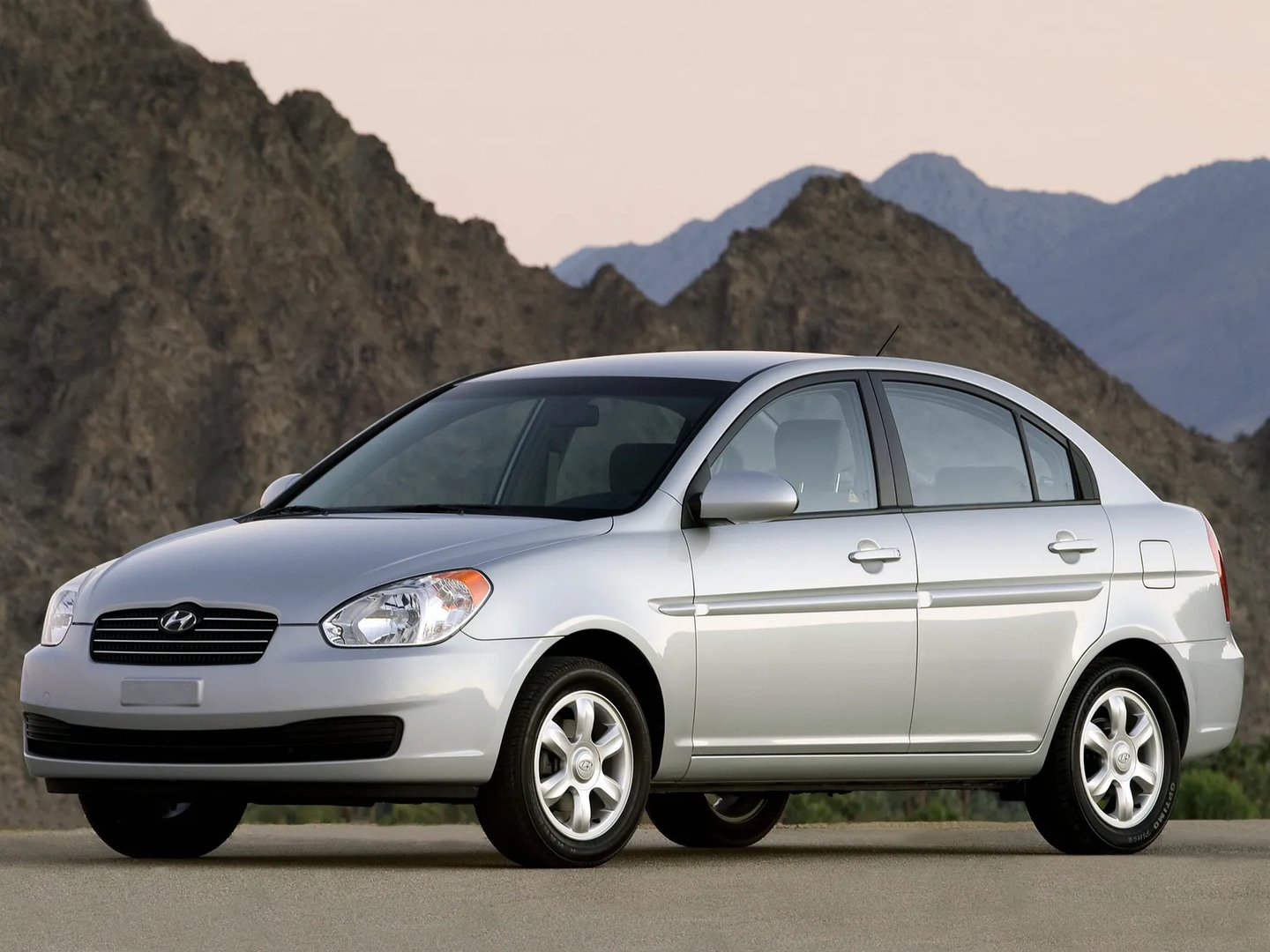 Hyundai_Accent_3_generation__Sedan__3.jpg