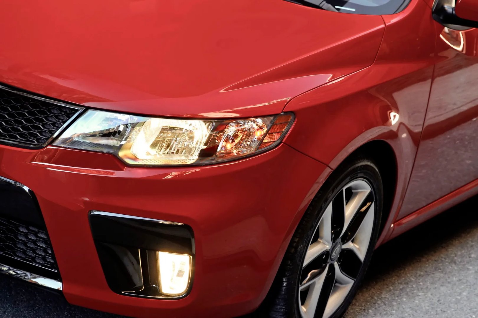 Kia_Forte_1_generation__Coupe__3.jpg