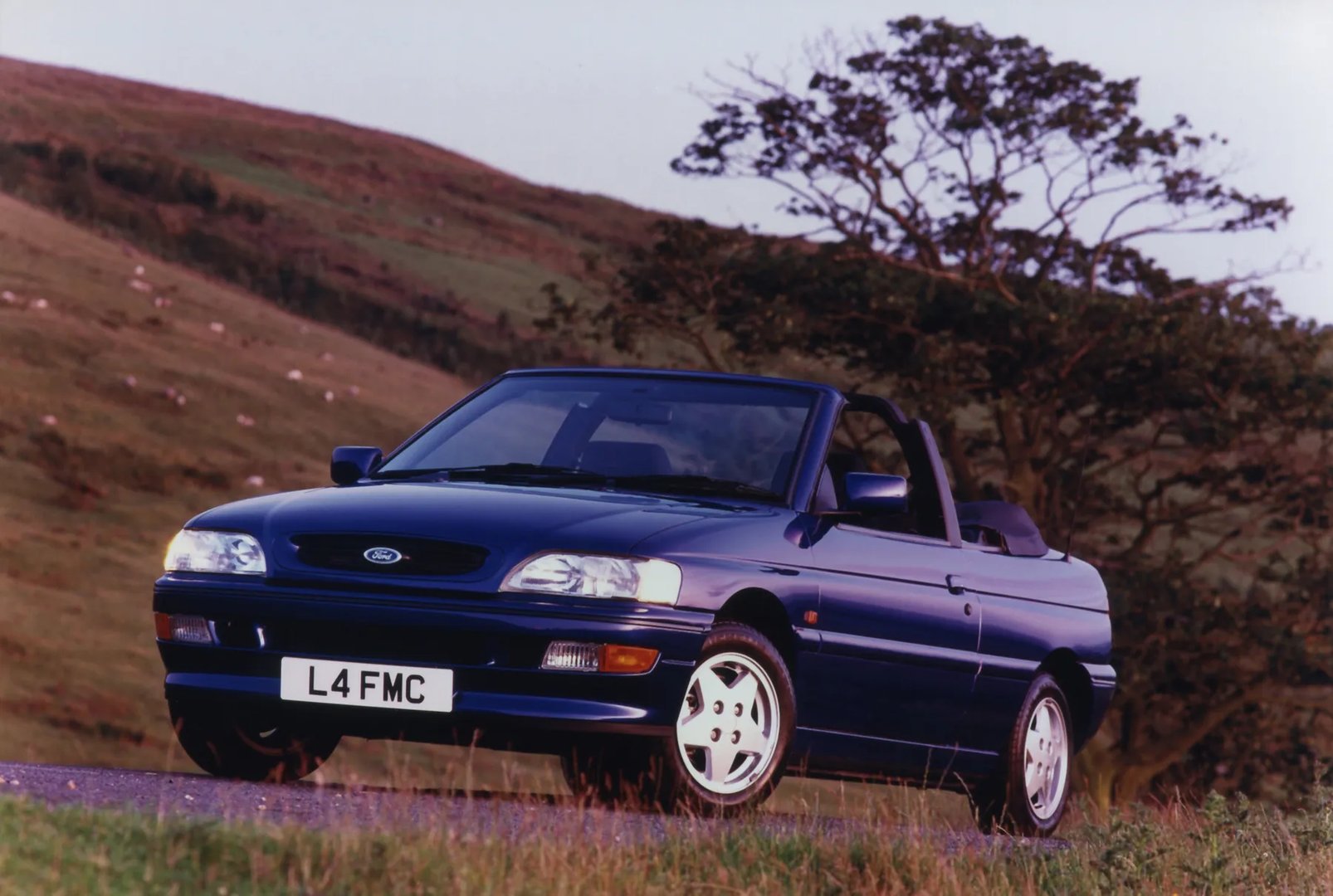 Ford_Escort_5_generation_restyling_1__Cabrio__1.jpg