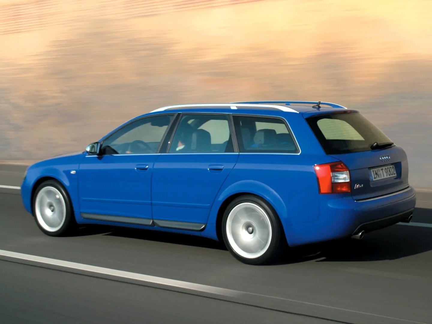 Audi_S4_2_generation__Estate_5-door__3.jpg
