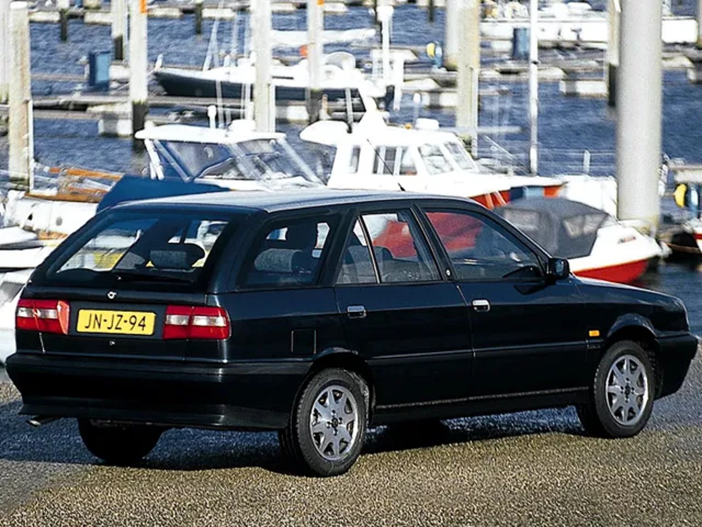 Lancia_Dedra_1_generation__Estate_5-door__1.jpg