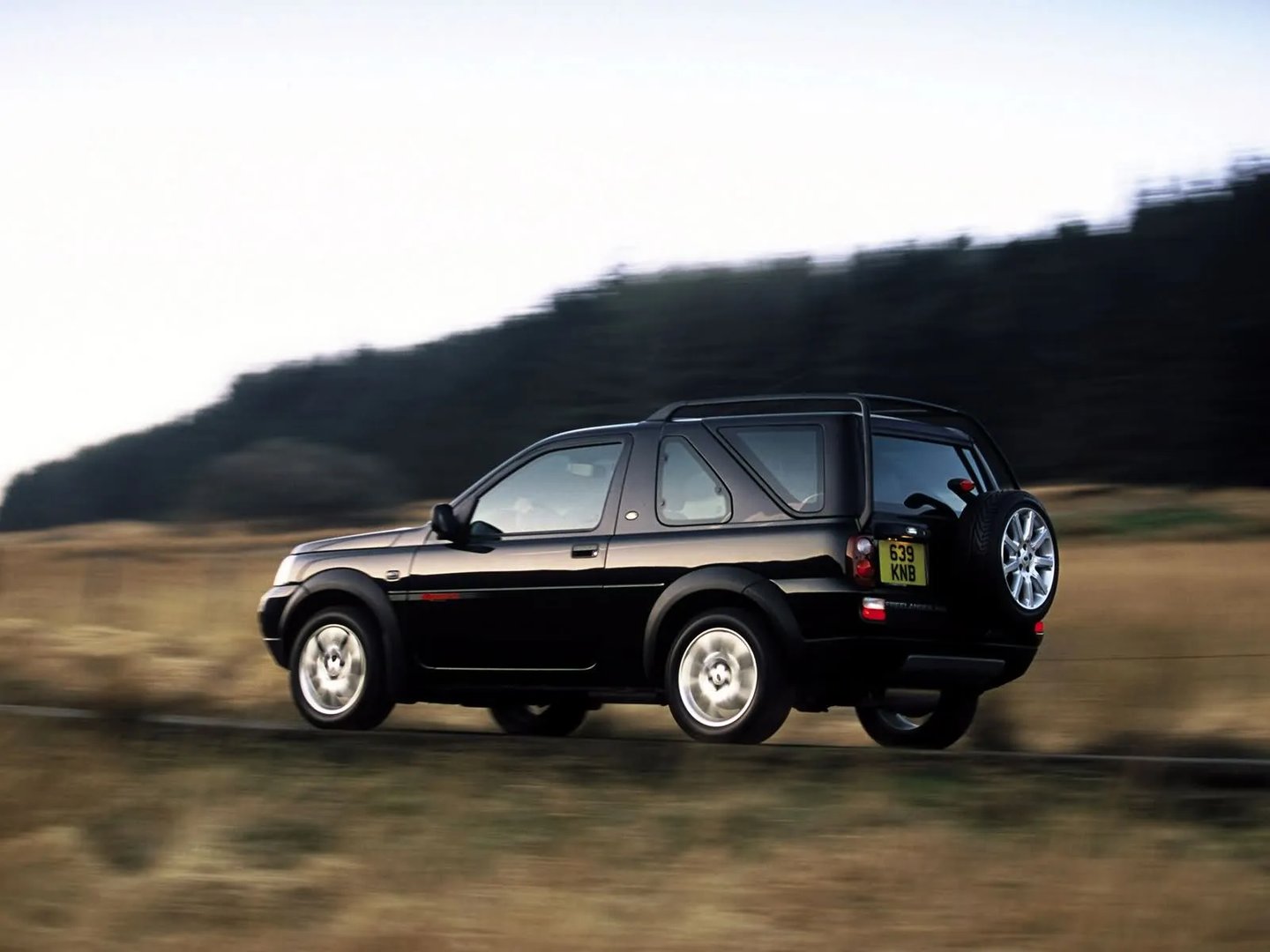 Land Rover_Freelander_1_generation_restyling__SUV_3-doors__10.jpg