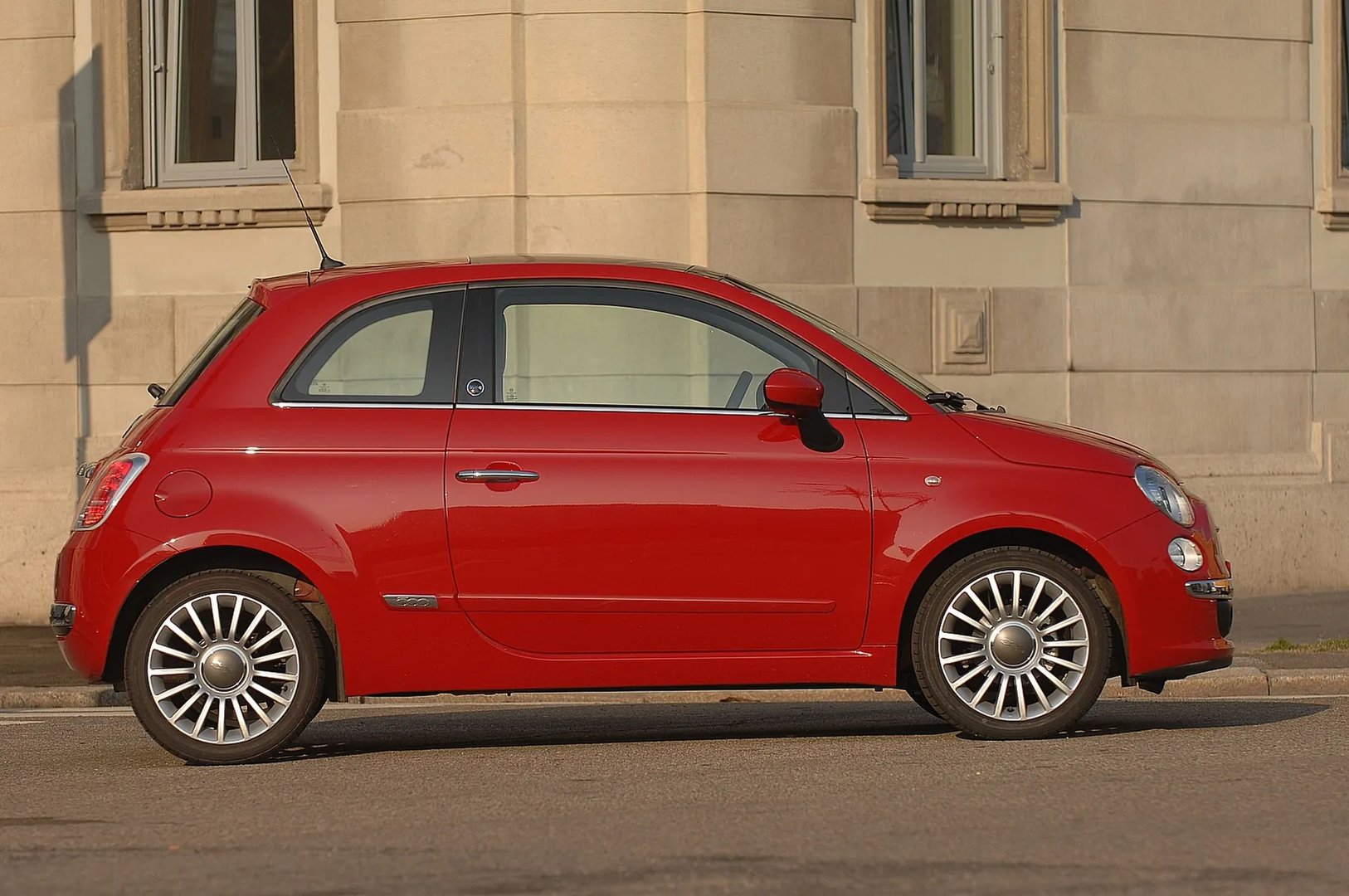 Fiat_500_2_generation__Mini_3-doors__4.jpg
