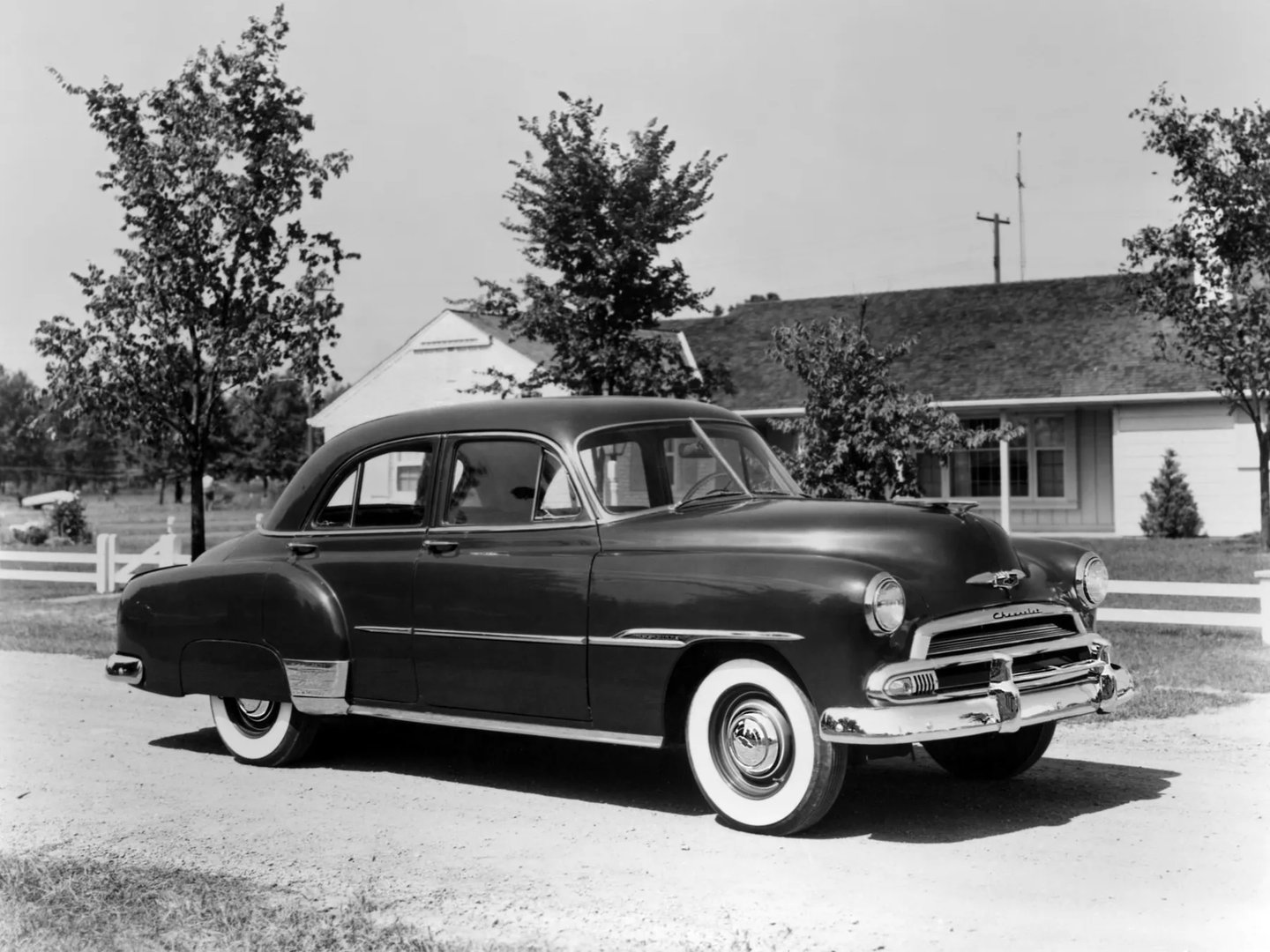 Chevrolet_Deluxe_1_generation__Sedan__1.jpg