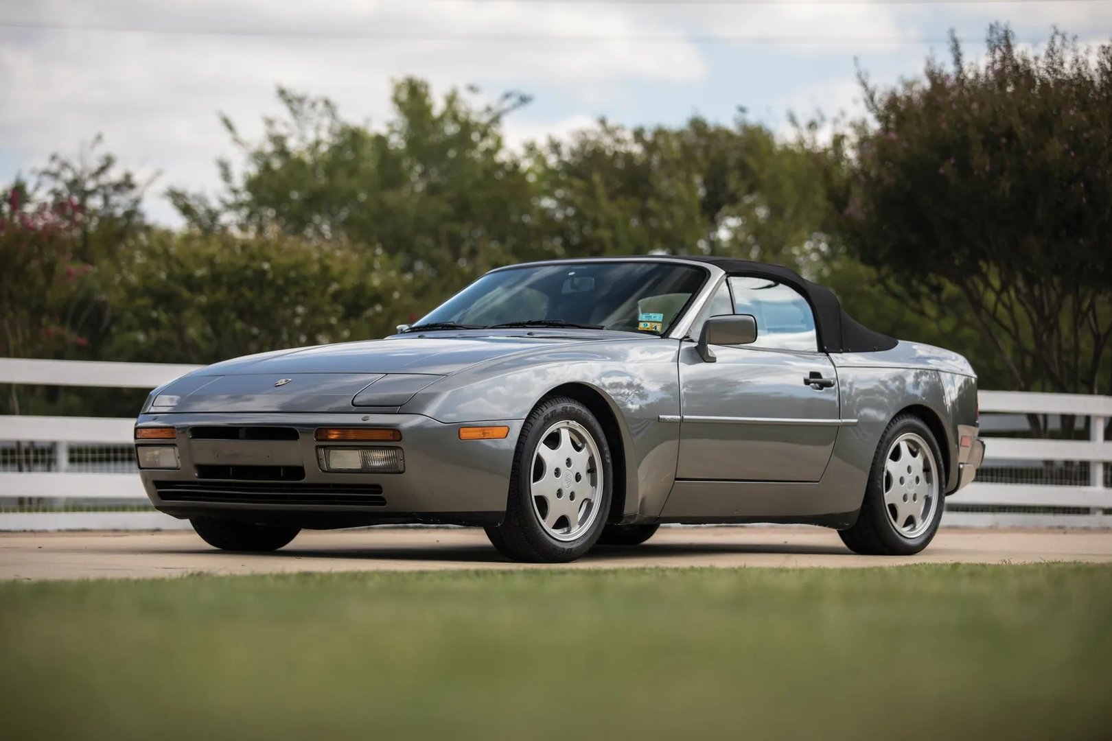 Porsche_944_1_generation__Cabrio__1.jpg