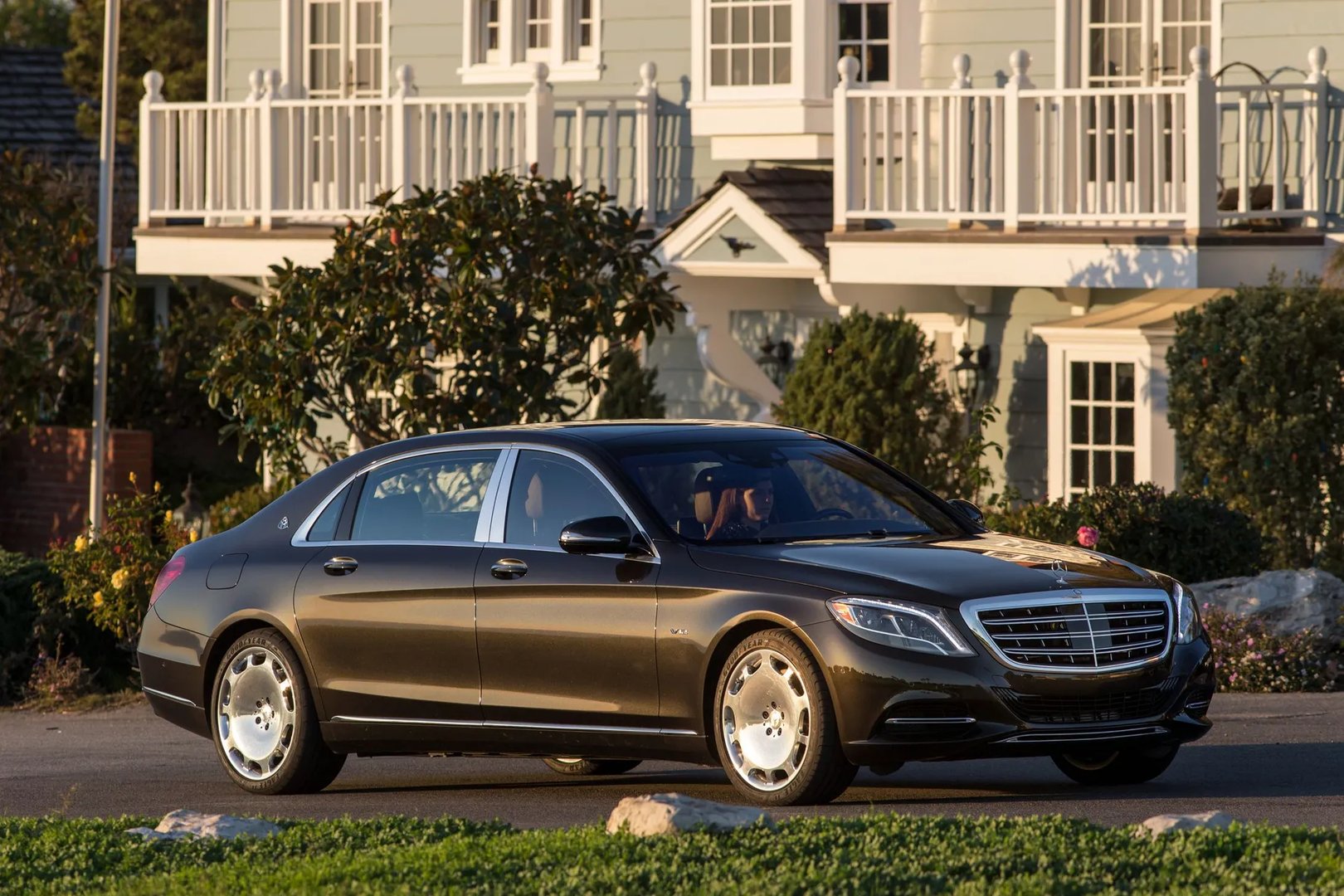 Mercedes_Maybach_S-Class_1_generation__Sedan_Long__1.jpg