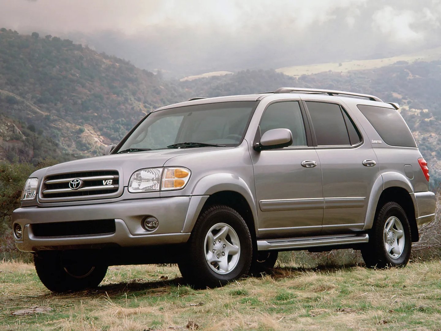 Toyota_Sequoia_1_generation__SUV_5-doors__11.jpg