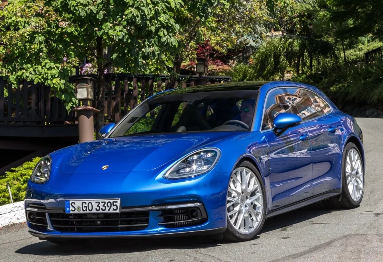 Porsche_Panamera_2_generation__Estate_5-door__3.jpg