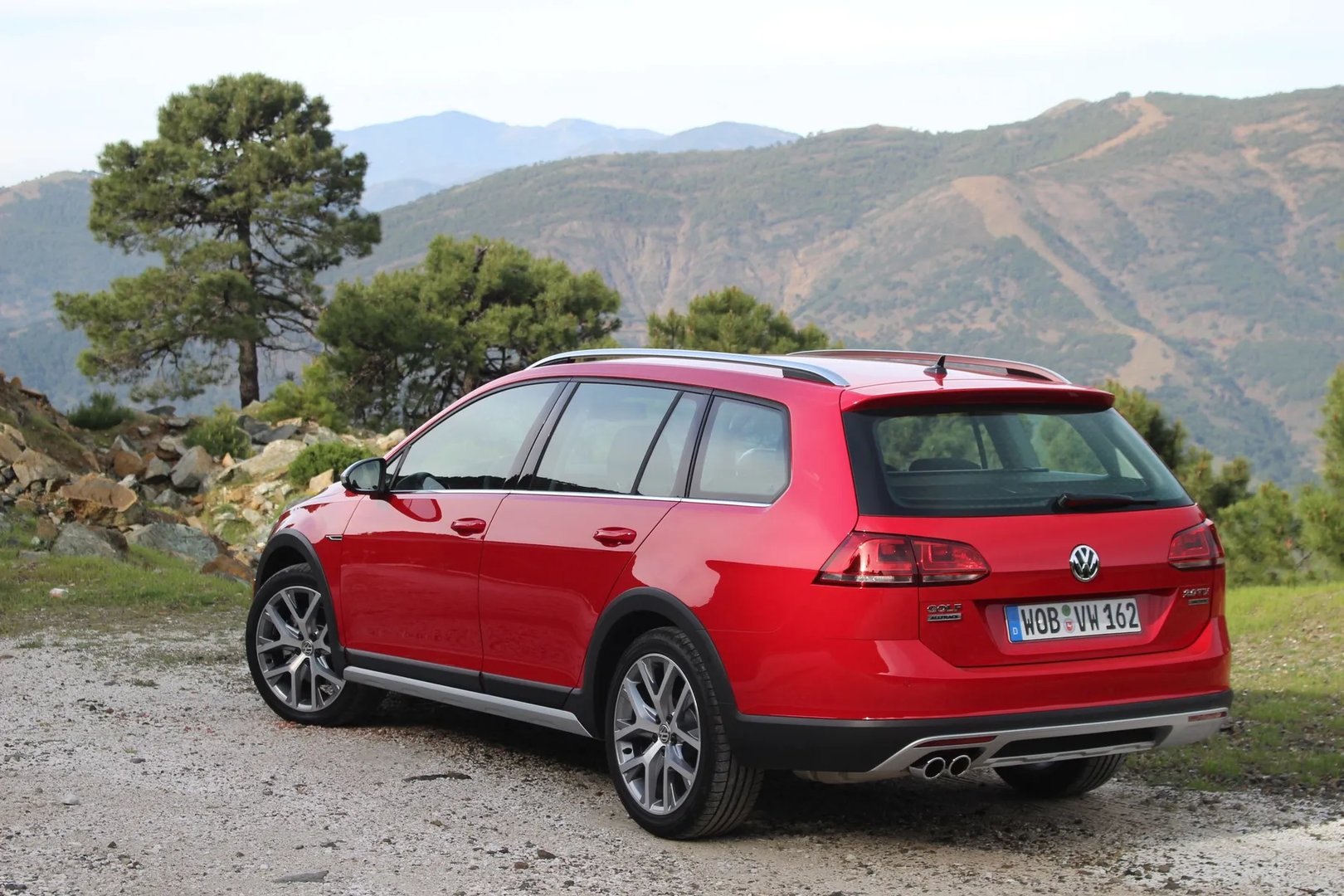Volkswagen_Golf_Alltrack_7_generation__Estate_5-door__2.jpg
