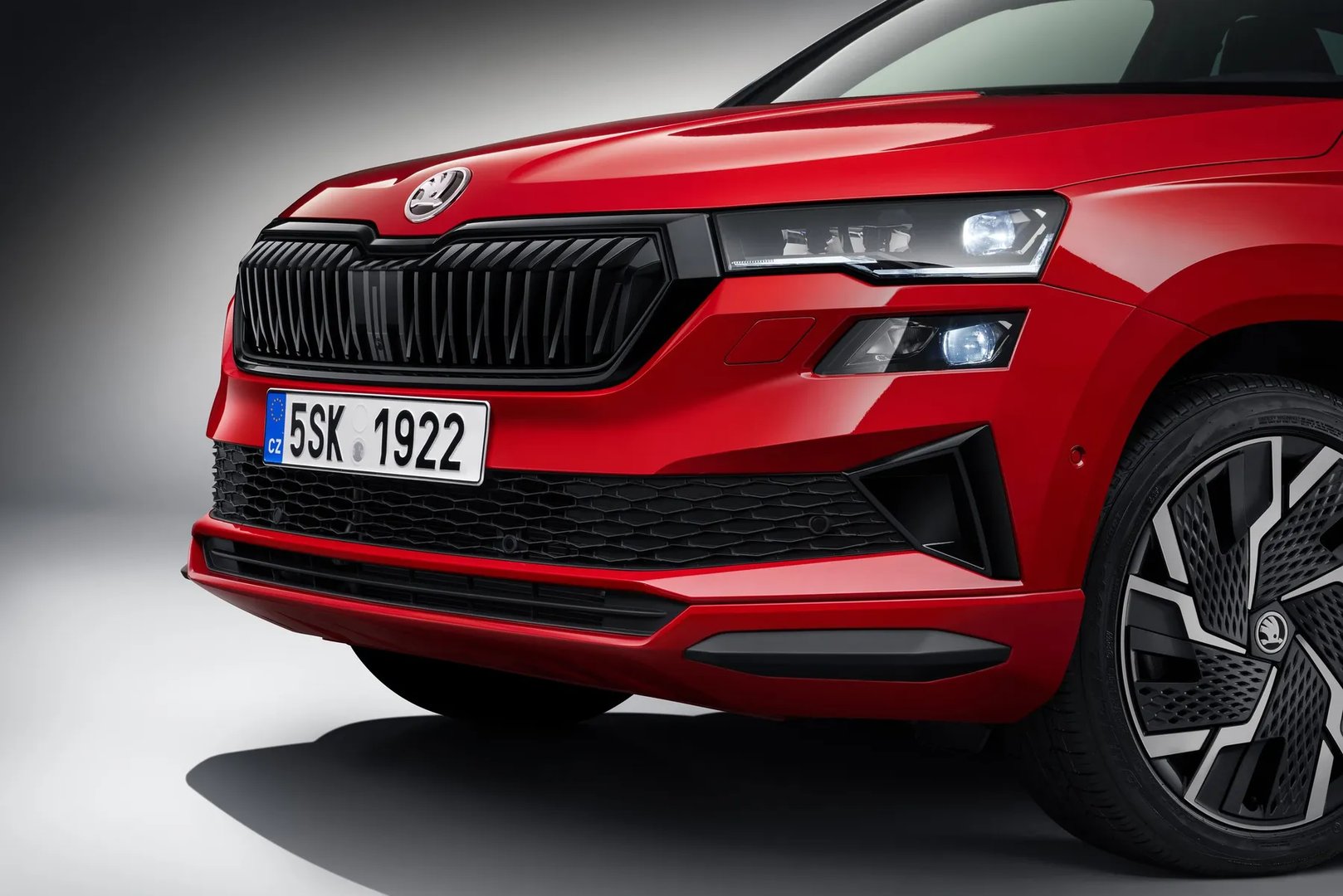 Skoda_Karoq_1_generation_restyling__SUV_5-doors__5.jpg